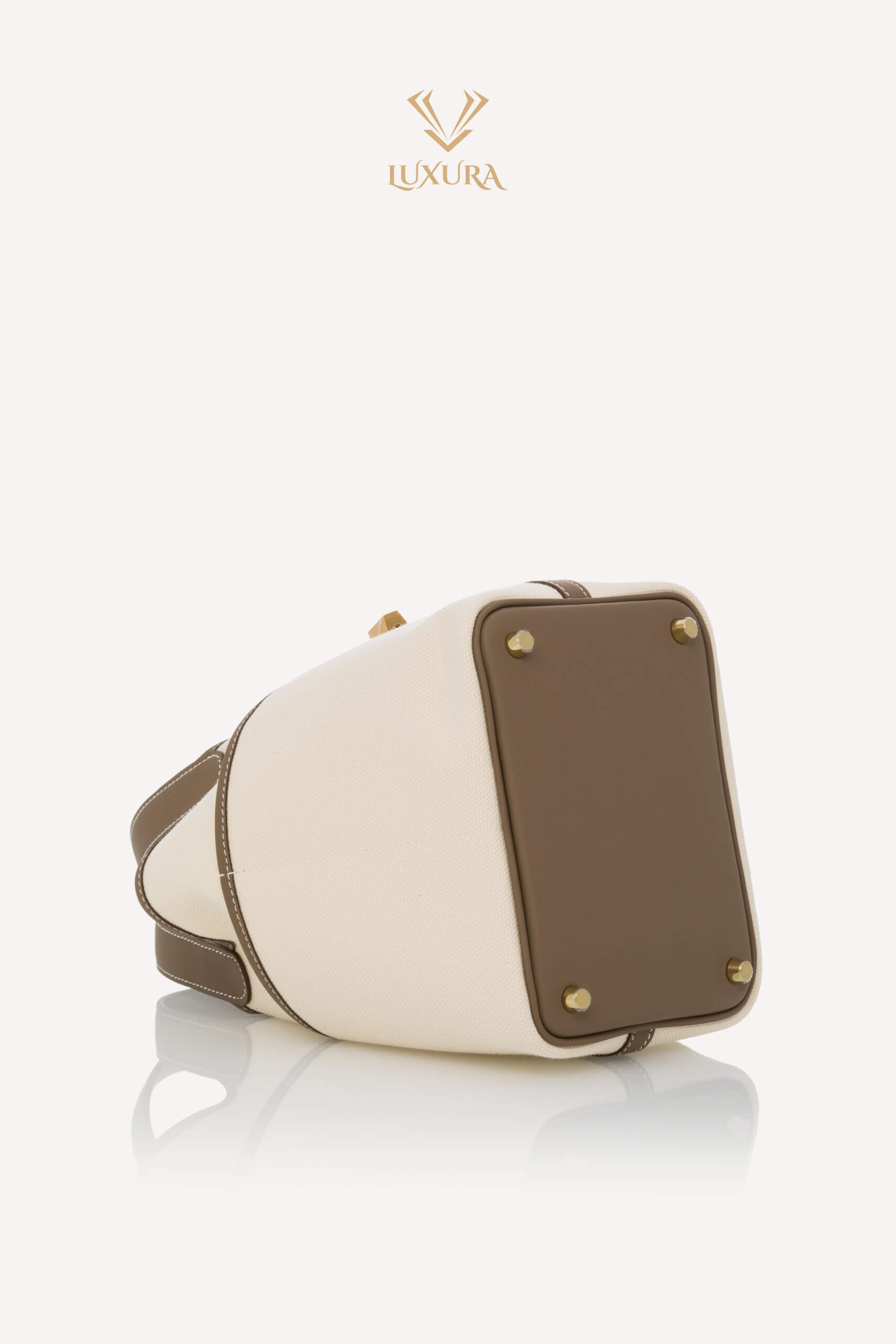 <span style="font-size: 10px; color: rgb(101, 101, 101);letter-spacing: .15em;">HARD TO FIND</span><br><strong> HERMÈS </strong><br><div style="margin-top:10px; font-size:16px;">Cargo Picotin 18 Lock Bag Canvas Swift Ecru-Etoupe Gold Hardware</div><br> - Image 16