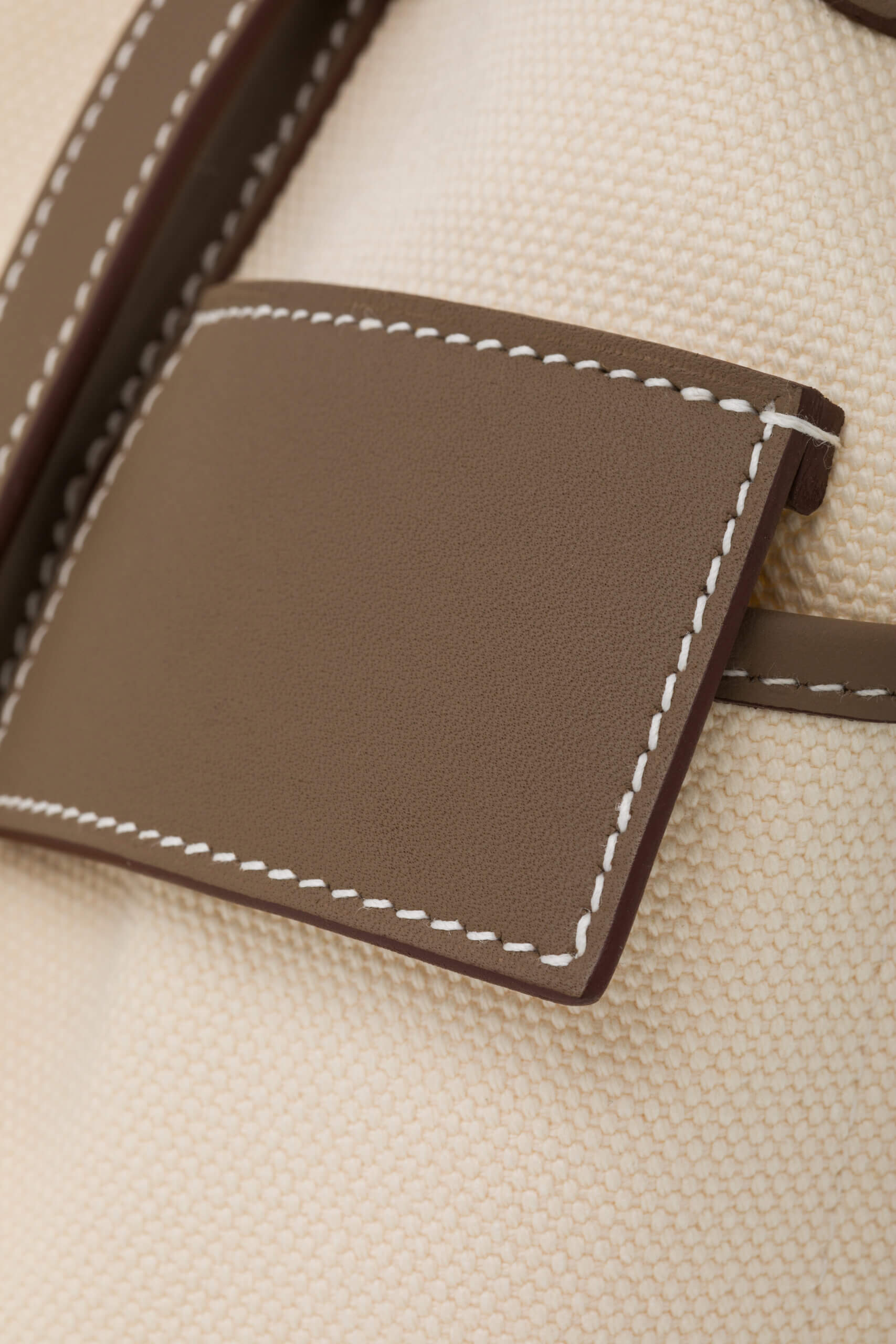 <span style="font-size: 10px; color: rgb(101, 101, 101);letter-spacing: .15em;">HARD TO FIND</span><br><strong> HERMÈS </strong><br><div style="margin-top:10px; font-size:16px;">Cargo Picotin 18 Lock Bag Canvas Swift Ecru-Etoupe Gold Hardware</div><br> - Image 12