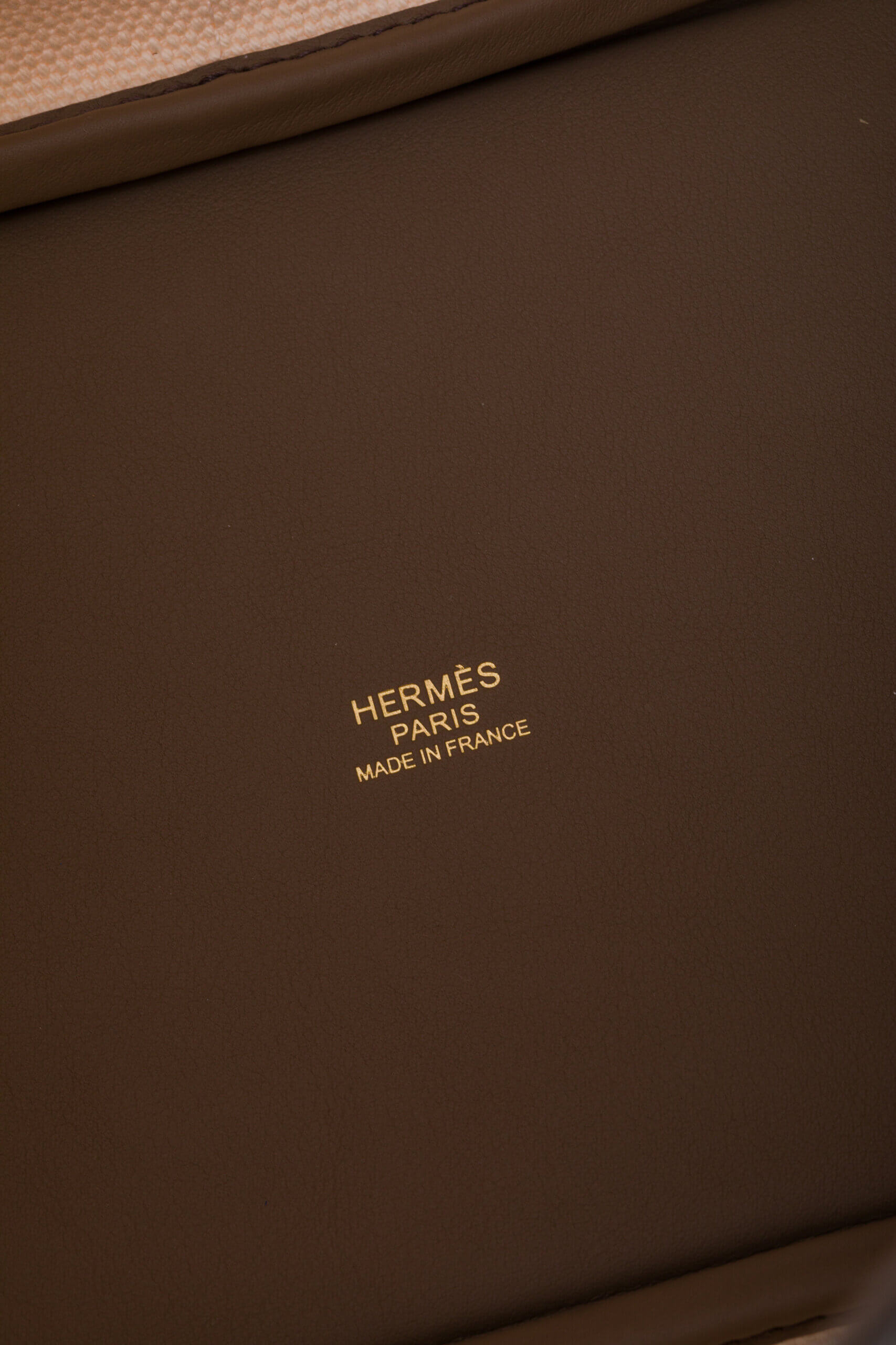 <span style="font-size: 10px; color: rgb(101, 101, 101);letter-spacing: .15em;">HARD TO FIND</span><br><strong> HERMÈS </strong><br><div style="margin-top:10px; font-size:16px;">Cargo Picotin 18 Lock Bag Canvas Swift Ecru-Etoupe Gold Hardware</div><br> - Image 14