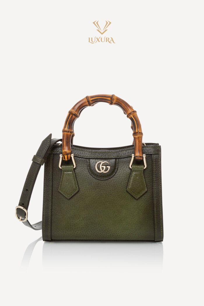 <span style="font-size: 10px; color: rgb(101, 101, 101);letter-spacing: .15em;"> NEW COLLECTION</span><br><strong> GUCCI </strong><br><div style="margin-top:10px; font-size:16px;"> Diana Small Tote Bag in Bright Green Leather</div><br>