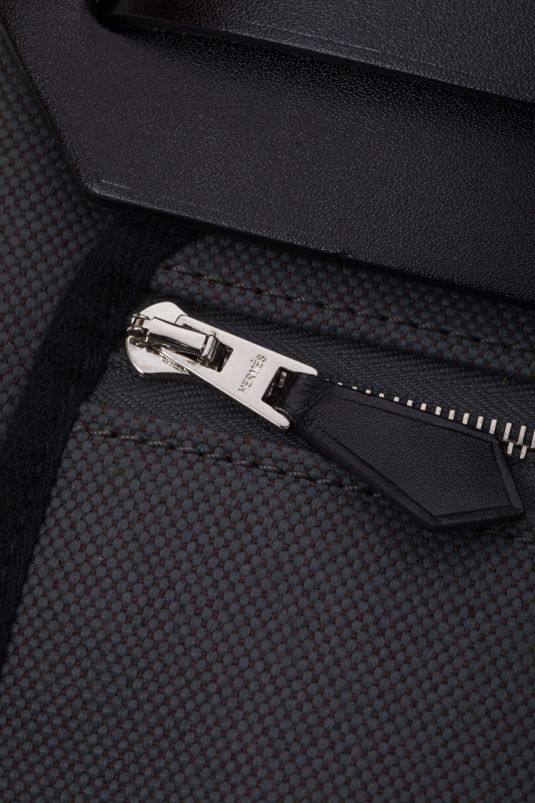 Genti | HERMES Herbag Zip 31 Laque Bag Ardoise Noir Noir