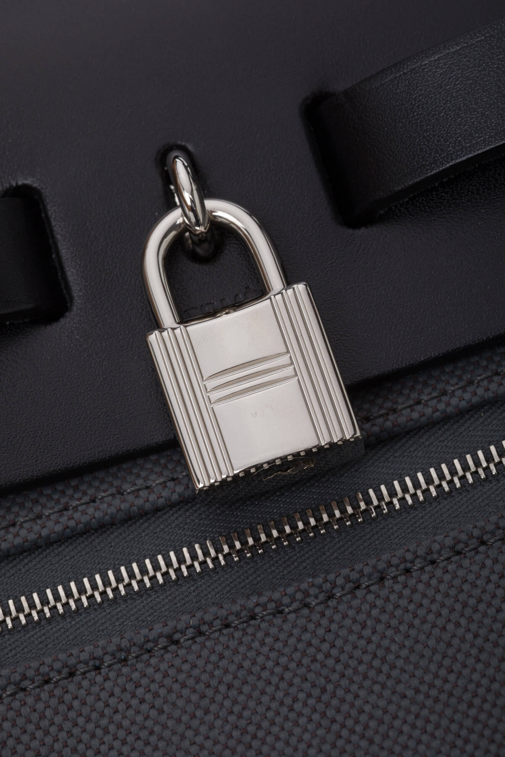 Genti | HERMES Herbag Zip 31 Laque Bag Ardoise Noir Noir