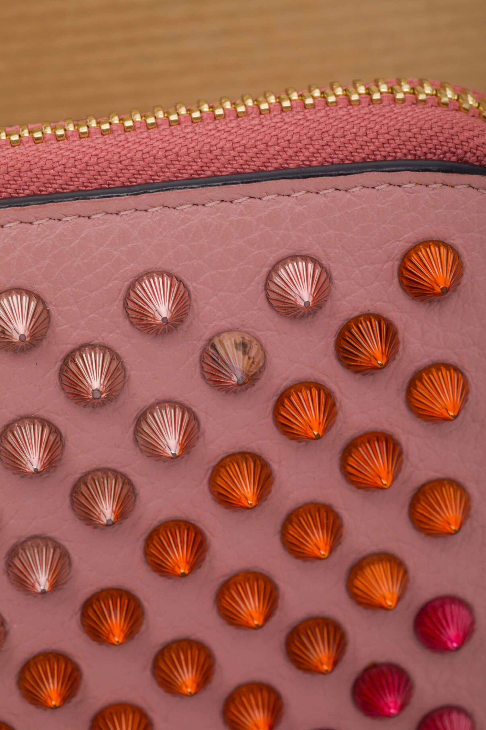 <span style="font-size: 10px; color: rgb(101, 101, 101);letter-spacing: .15em;">BEST DEAL</span><br><strong> CHRISTIAN LOUBOUTIN </strong><br><div style="margin-top:10px; font-size:16px;">Panettone Wallet Zip Around Studs Pink Leather</div><br> - Image 12