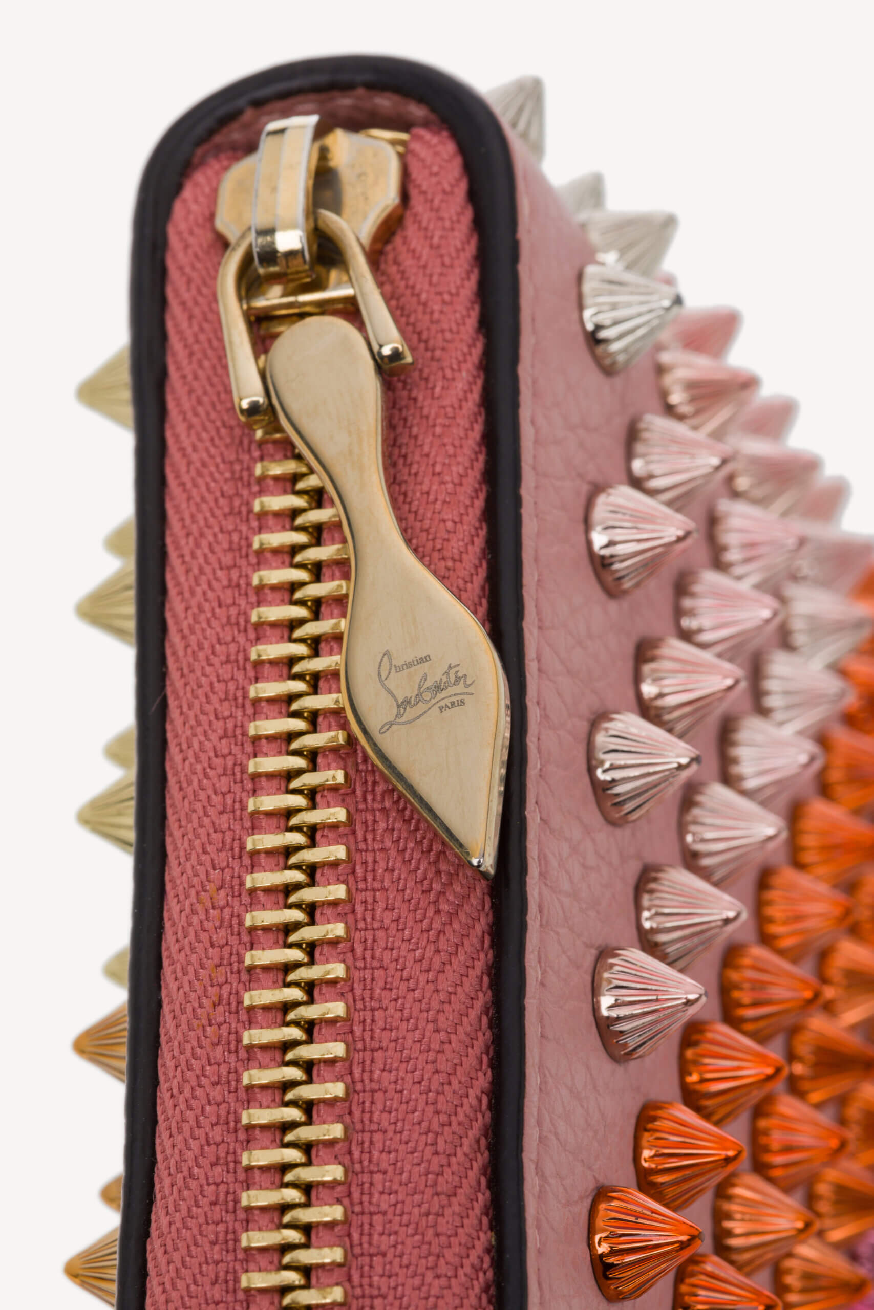 <span style="font-size: 10px; color: rgb(101, 101, 101);letter-spacing: .15em;">BEST DEAL</span><br><strong> CHRISTIAN LOUBOUTIN </strong><br><div style="margin-top:10px; font-size:16px;">Panettone Wallet Zip Around Studs Pink Leather</div><br> - Image 10