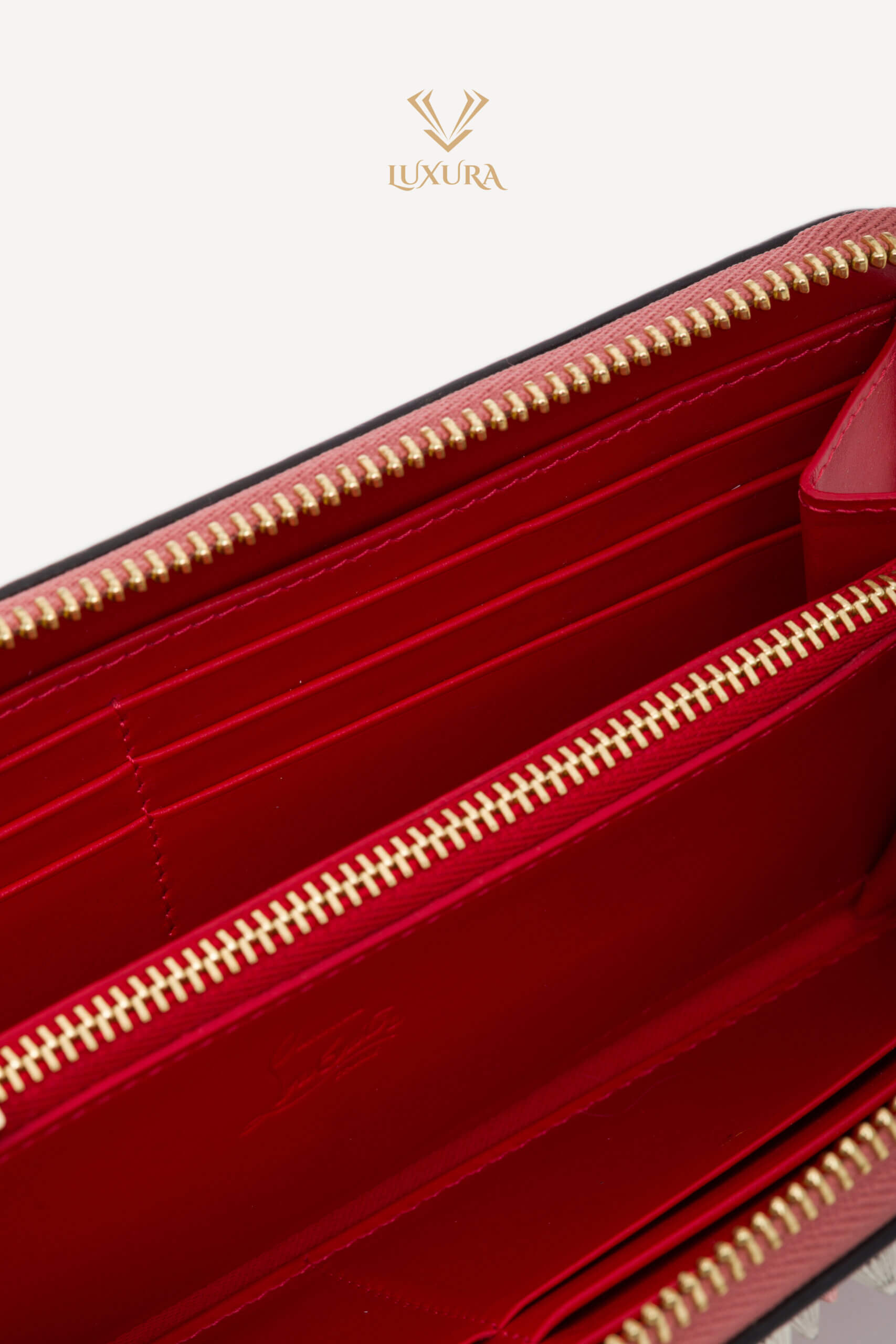 <span style="font-size: 10px; color: rgb(101, 101, 101);letter-spacing: .15em;">BEST DEAL</span><br><strong> CHRISTIAN LOUBOUTIN </strong><br><div style="margin-top:10px; font-size:16px;">Panettone Wallet Zip Around Studs Pink Leather</div><br> - Image 16