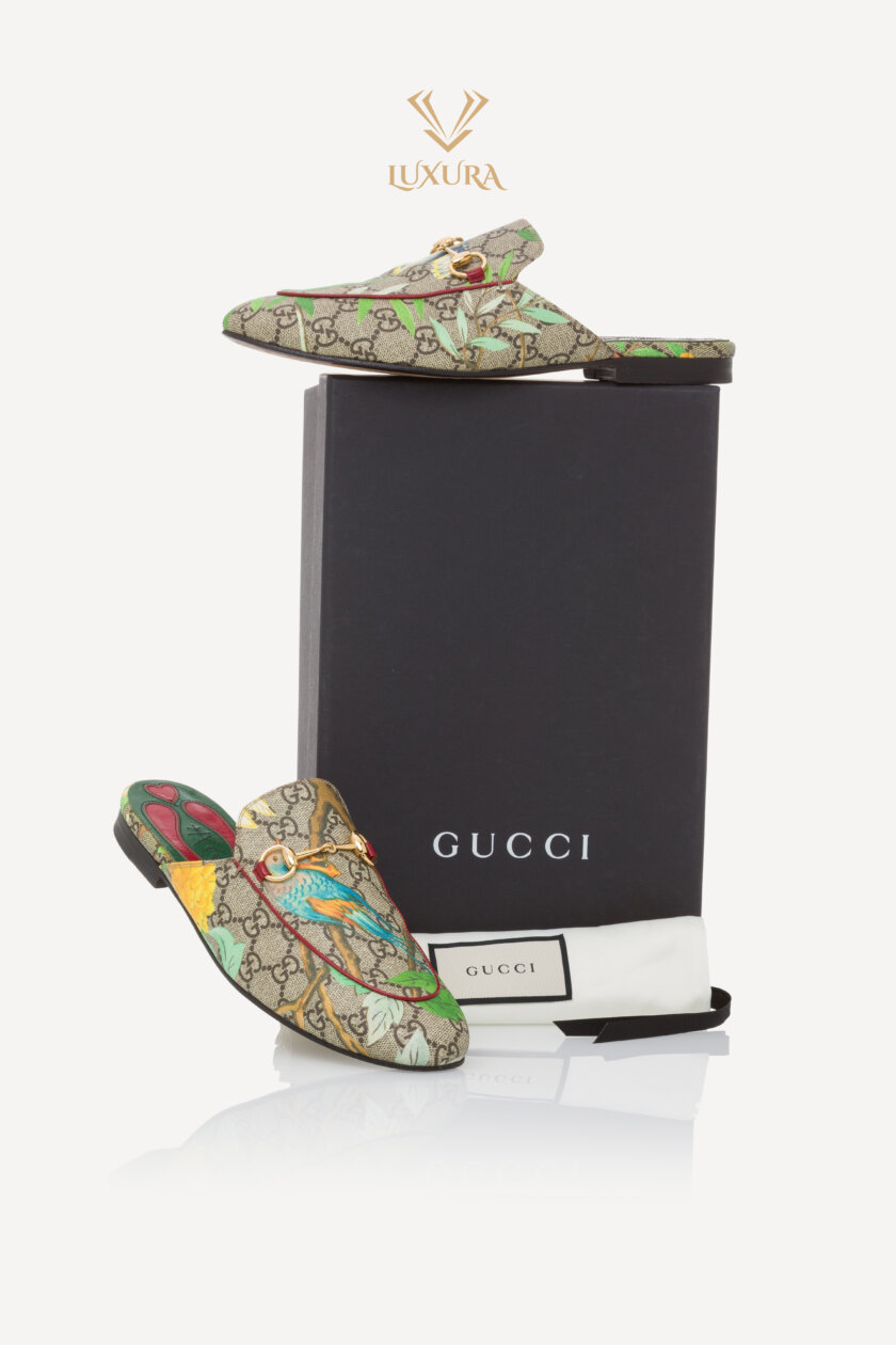 <span style="font-size: 10px; color: rgb(101, 101, 101);letter-spacing: .15em;">BEST DEAL</span><br><strong> GUCCI </strong><br><div style="margin-top:10px; font-size:16px;">GG Supreme Monogram Tian Princetown Slippers Beige Ebony Multicolor 38.5</div><br> - Image 2