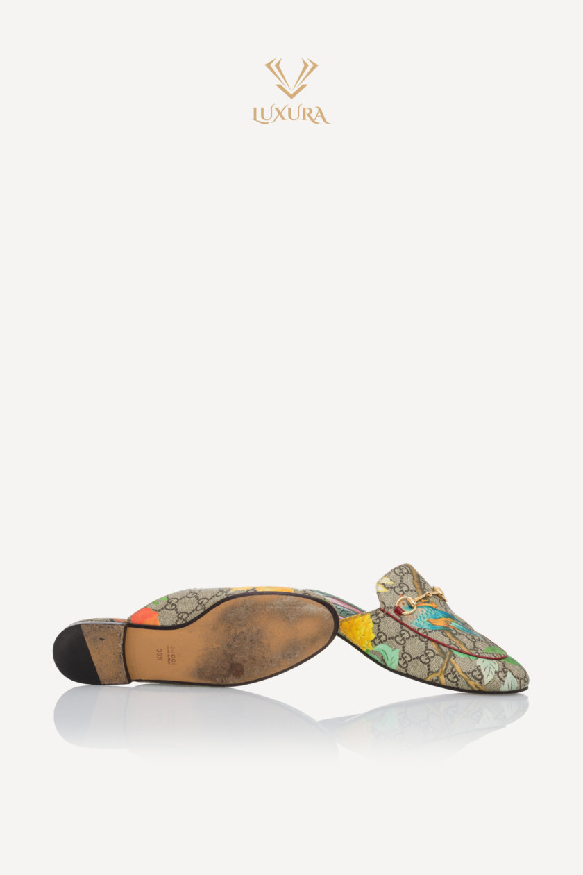 <span style="font-size: 10px; color: rgb(101, 101, 101);letter-spacing: .15em;">BEST DEAL</span><br><strong> GUCCI </strong><br><div style="margin-top:10px; font-size:16px;">GG Supreme Monogram Tian Princetown Slippers Beige Ebony Multicolor 38.5</div><br> - Image 16
