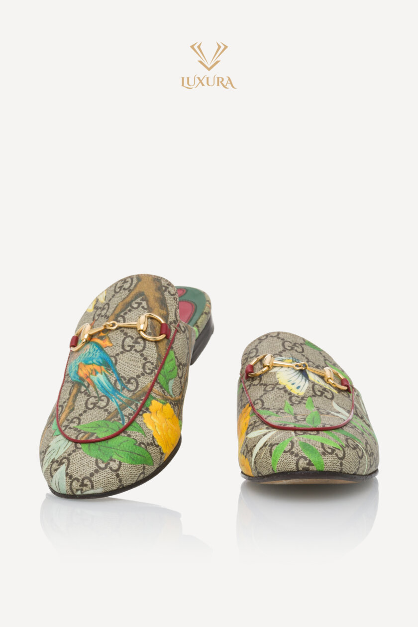 <span style="font-size: 10px; color: rgb(101, 101, 101);letter-spacing: .15em;">BEST DEAL</span><br><strong> GUCCI </strong><br><div style="margin-top:10px; font-size:16px;">GG Supreme Monogram Tian Princetown Slippers Beige Ebony Multicolor 38.5</div><br> - Image 4