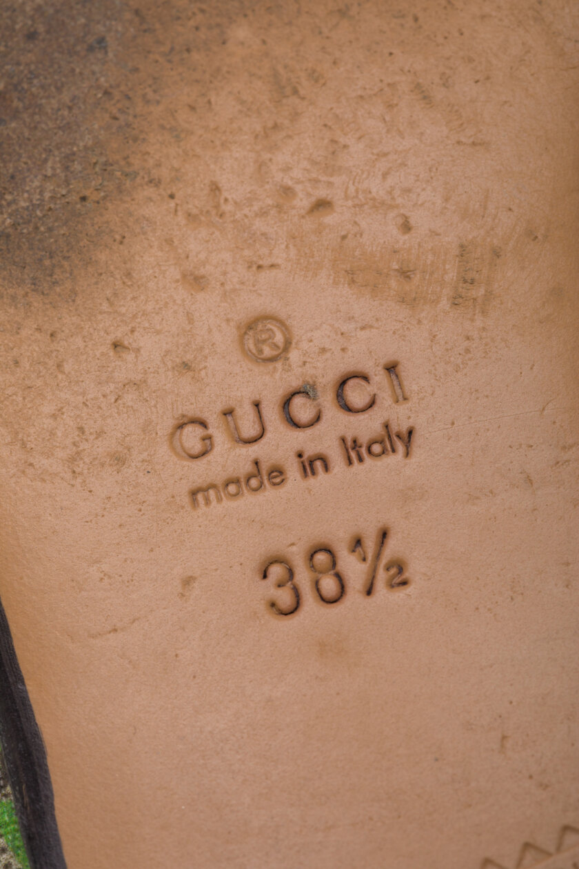 <span style="font-size: 10px; color: rgb(101, 101, 101);letter-spacing: .15em;">BEST DEAL</span><br><strong> GUCCI </strong><br><div style="margin-top:10px; font-size:16px;">GG Supreme Monogram Tian Princetown Slippers Beige Ebony Multicolor 38.5</div><br> - Image 13