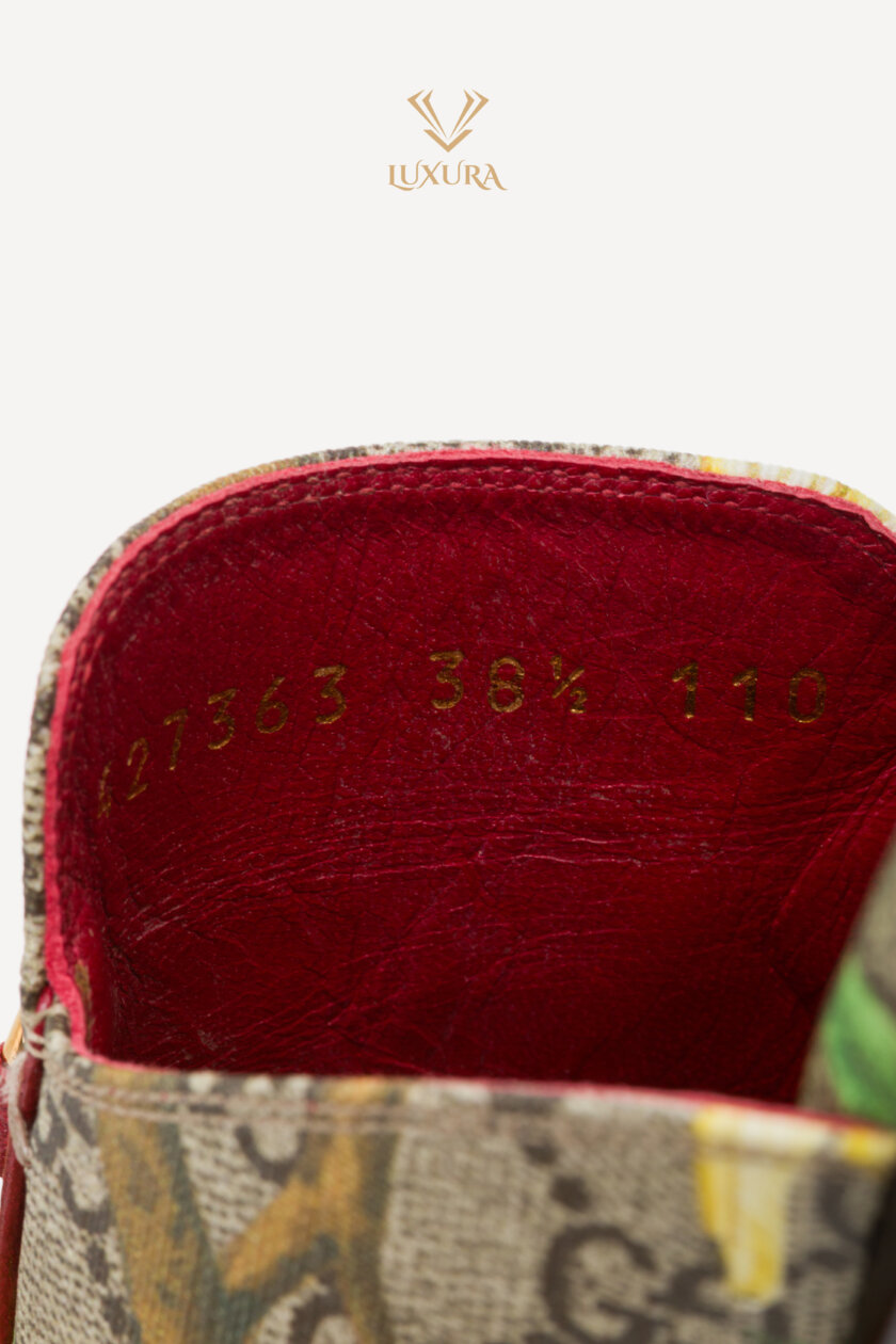 <span style="font-size: 10px; color: rgb(101, 101, 101);letter-spacing: .15em;">BEST DEAL</span><br><strong> GUCCI </strong><br><div style="margin-top:10px; font-size:16px;">GG Supreme Monogram Tian Princetown Slippers Beige Ebony Multicolor 38.5</div><br> - Image 12