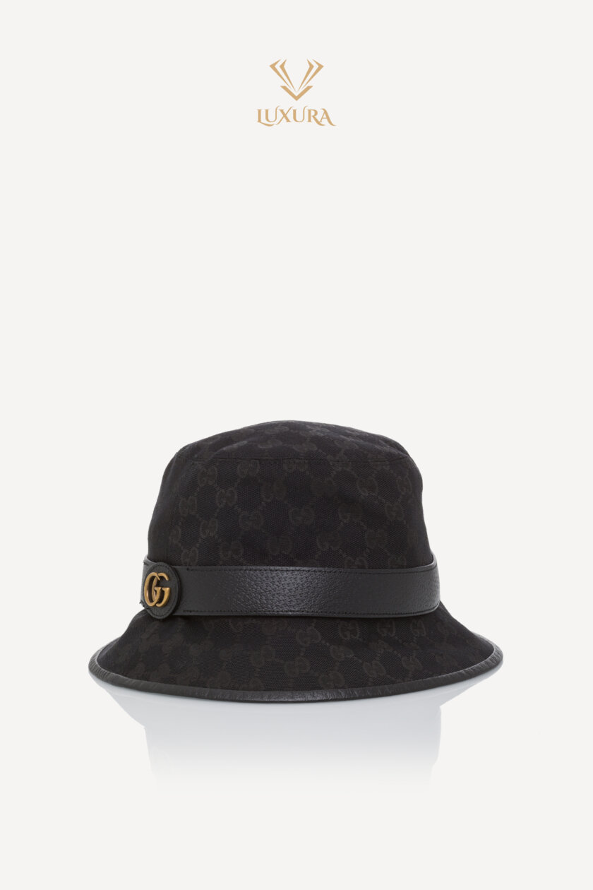 <span style="font-size: 10px; color: rgb(101, 101, 101);letter-spacing: .15em;">HARD TO FIND</span><br><strong> GUCCI </strong><br><div style="margin-top:10px; font-size:16px;">GG Canvas Bucket Hat in Black GG Canvas M 58 cm</div><br> - Image 3