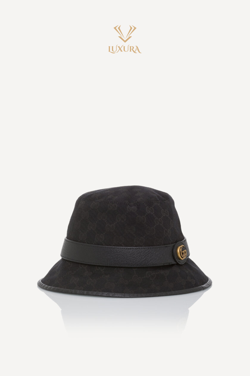 <span style="font-size: 10px; color: rgb(101, 101, 101);letter-spacing: .15em;">HARD TO FIND</span><br><strong> GUCCI </strong><br><div style="margin-top:10px; font-size:16px;">GG Canvas Bucket Hat in Black GG Canvas M 58 cm</div><br> - Image 4
