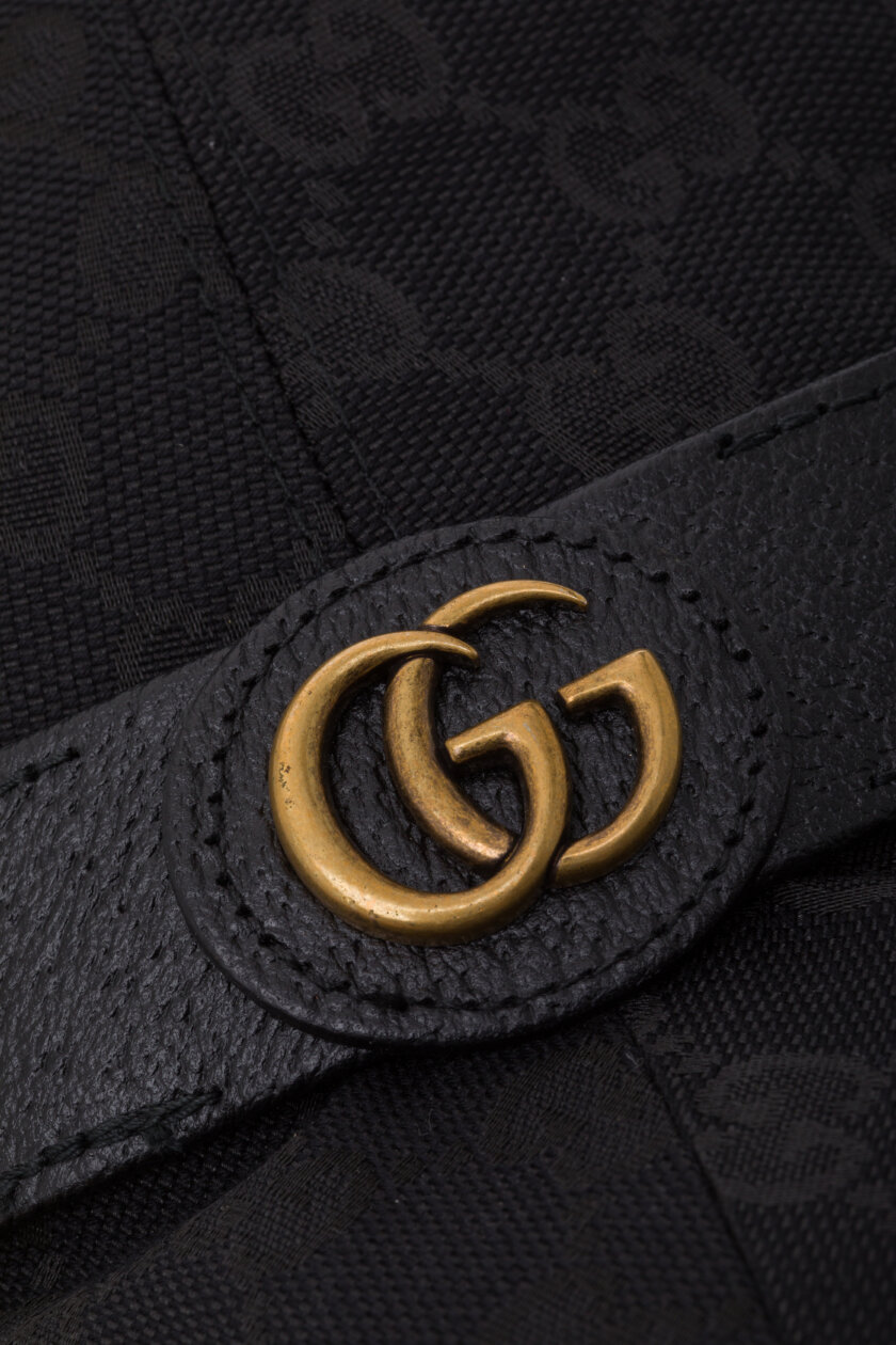 <span style="font-size: 10px; color: rgb(101, 101, 101);letter-spacing: .15em;">HARD TO FIND</span><br><strong> GUCCI </strong><br><div style="margin-top:10px; font-size:16px;">GG Canvas Bucket Hat in Black GG Canvas M 58 cm</div><br> - Image 6