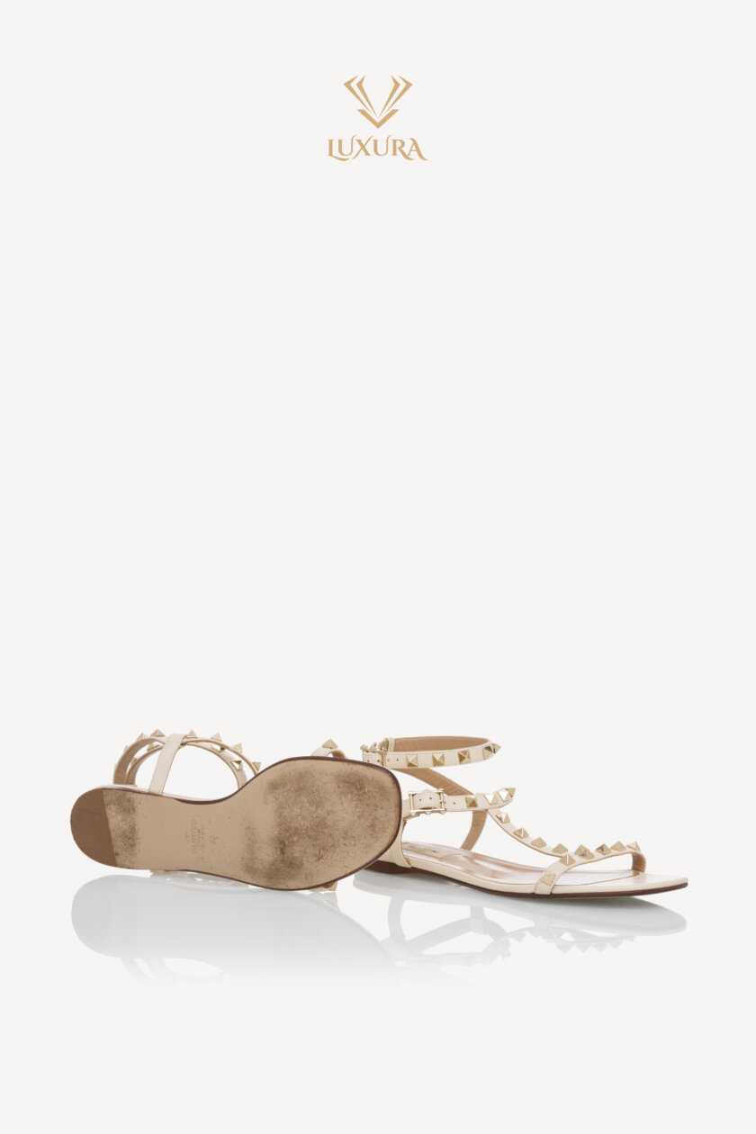 <span style="font-size: 10px; color: rgb(101, 101, 101);letter-spacing: .15em;">BEST DEAL</span><br><strong> VALENTINO </strong><br><div style="margin-top:10px; font-size:16px;">Rockstud Caged Flat Slide Sandals 38</div><br> - Image 16