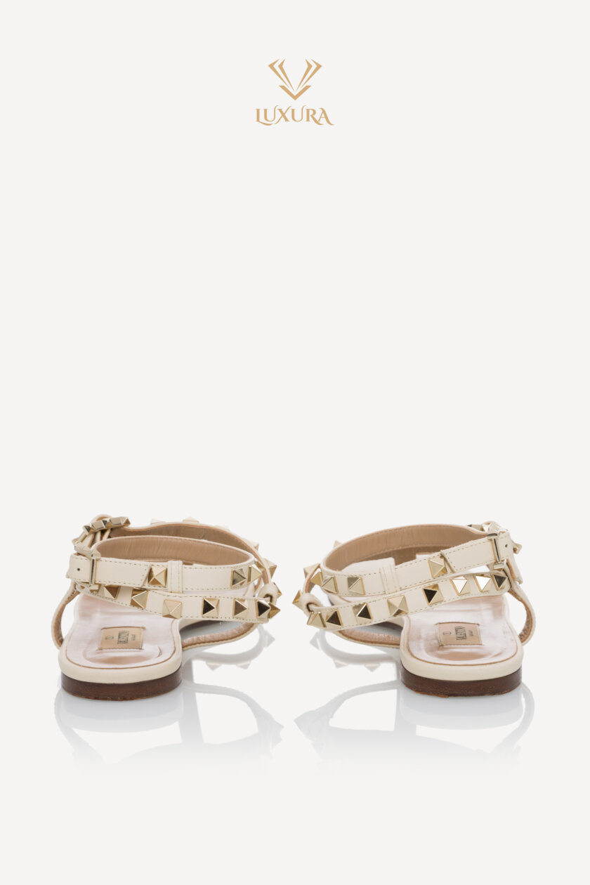 <span style="font-size: 10px; color: rgb(101, 101, 101);letter-spacing: .15em;">BEST DEAL</span><br><strong> VALENTINO </strong><br><div style="margin-top:10px; font-size:16px;">Rockstud Caged Flat Slide Sandals 38</div><br> - Image 10