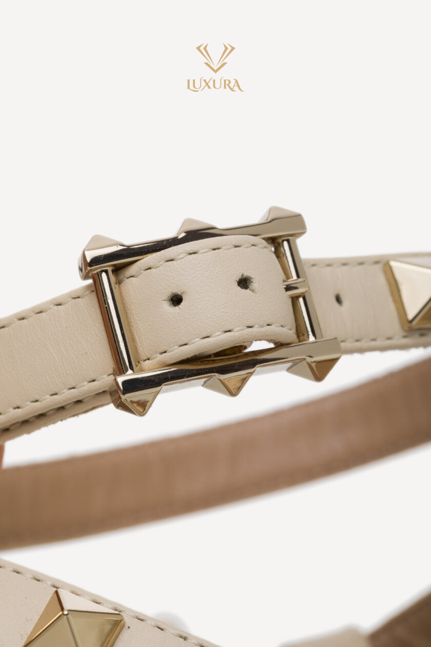 <span style="font-size: 10px; color: rgb(101, 101, 101);letter-spacing: .15em;">BEST DEAL</span><br><strong> VALENTINO </strong><br><div style="margin-top:10px; font-size:16px;">Rockstud Caged Flat Slide Sandals 38</div><br> - Image 11