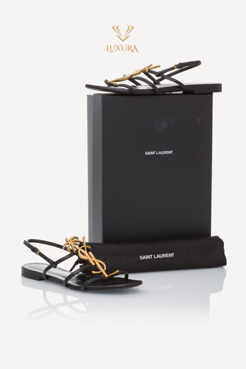 <span style="font-size: 12px; color: rgb(101, 101, 101);letter-spacing: .15em;">BEST DEAL </span><br><strong> SAINT LAURENT </strong><br><div style="margin-top:10px; margin-bottom:30px; font-size:16px;">Cassandra Black Leather Logo Slingback Sandals 38.5</div> - Image 2