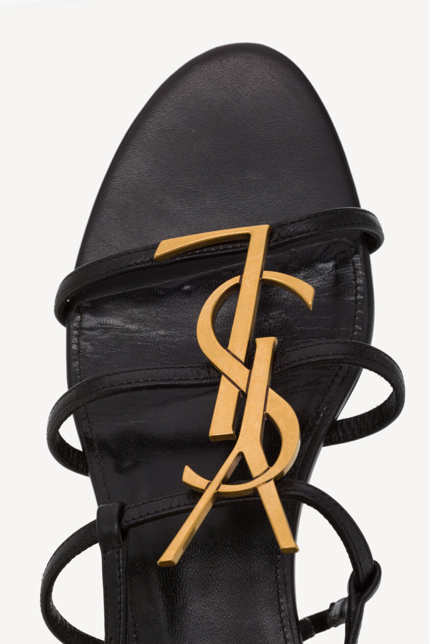 <span style="font-size: 12px; color: rgb(101, 101, 101);letter-spacing: .15em;">BEST DEAL </span><br><strong> SAINT LAURENT </strong><br><div style="margin-top:10px; margin-bottom:30px; font-size:16px;">Cassandra Black Leather Logo Slingback Sandals 38.5</div> - Image 5