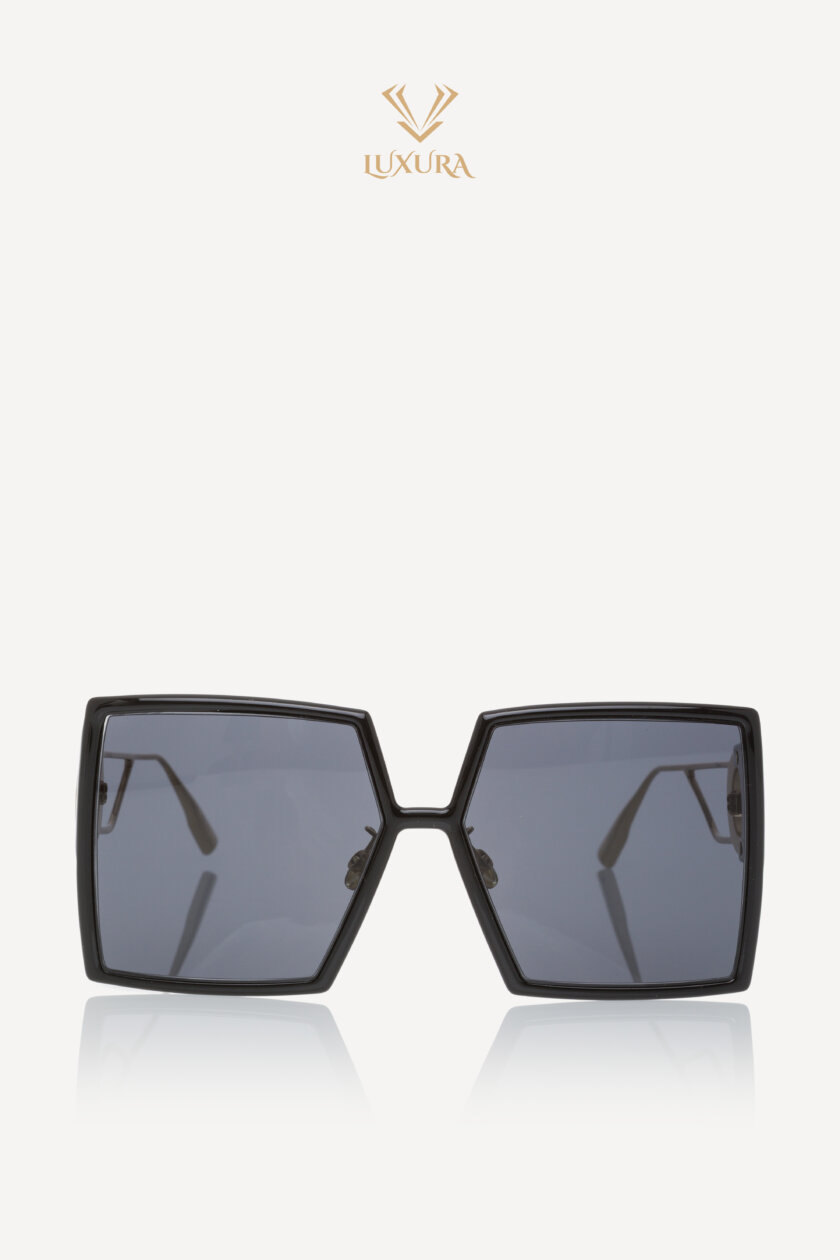 <span style="font-size: 10px; color: rgb(101, 101, 101);letter-spacing: .15em;">BEST DEAL </span><br><strong> DIOR</strong><br><div style="margin-top:10px; font-size:16px;">30 Montaigne SU Oversized Square Sunglasses Black</div><br> - Image 3