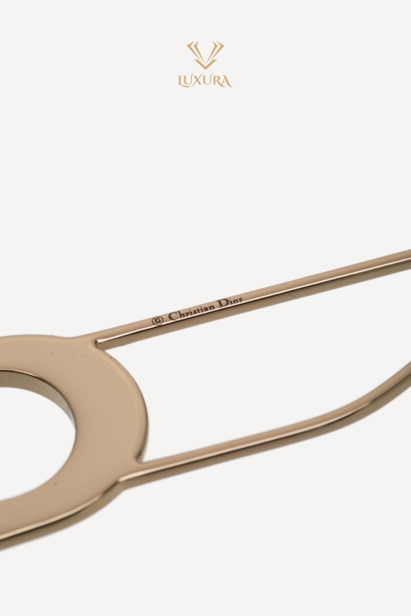 <span style="font-size: 10px; color: rgb(101, 101, 101);letter-spacing: .15em;">BEST DEAL </span><br><strong> DIOR</strong><br><div style="margin-top:10px; font-size:16px;">30 Montaigne SU Oversized Square Sunglasses Black</div><br> - Image 10