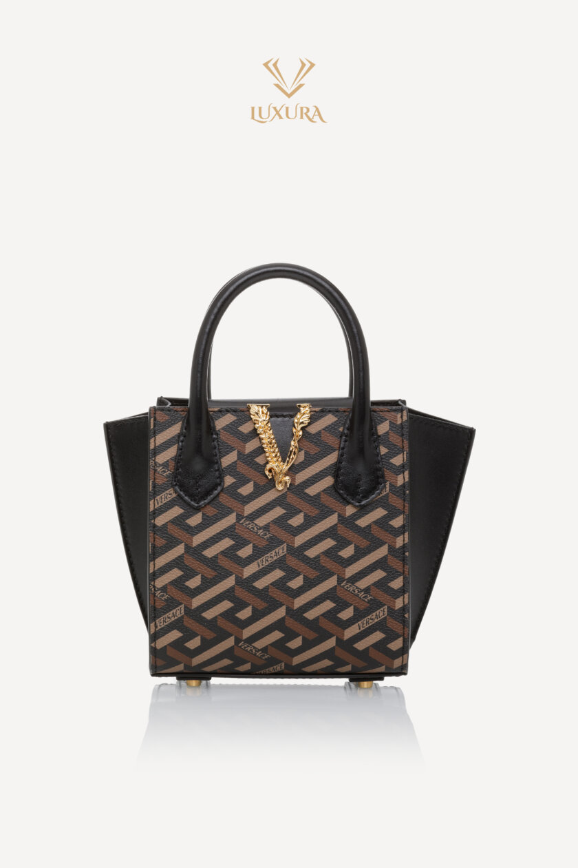 <span style="font-size: 10px; color: rgb(101, 101, 101);letter-spacing: .15em;">BEST DEAL</span><br><strong> VERSACE </strong><br><div style="margin-top:10px;font-size:16px;">La Greca Virtus V Mini Bag </div><br> - Image 5