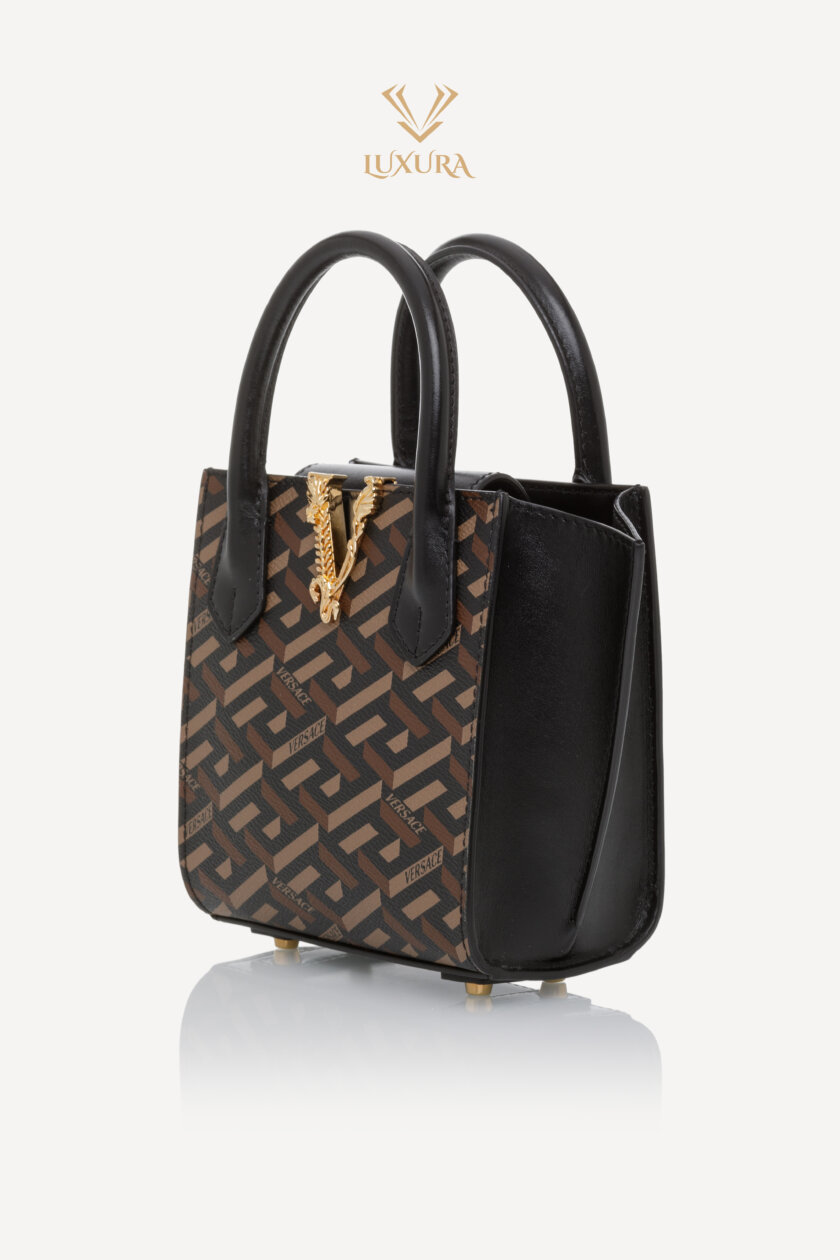 <span style="font-size: 10px; color: rgb(101, 101, 101);letter-spacing: .15em;">BEST DEAL</span><br><strong> VERSACE </strong><br><div style="margin-top:10px;font-size:16px;">La Greca Virtus V Mini Bag </div><br> - Image 7