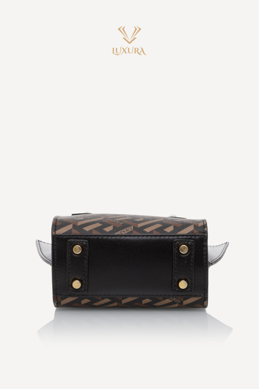 <span style="font-size: 10px; color: rgb(101, 101, 101);letter-spacing: .15em;">BEST DEAL</span><br><strong> VERSACE </strong><br><div style="margin-top:10px;font-size:16px;">La Greca Virtus V Mini Bag </div><br> - Image 19