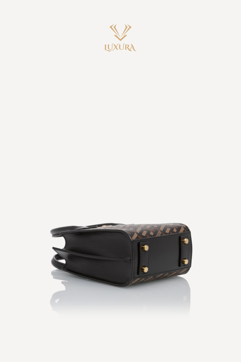 <span style="font-size: 10px; color: rgb(101, 101, 101);letter-spacing: .15em;">BEST DEAL</span><br><strong> VERSACE </strong><br><div style="margin-top:10px;font-size:16px;">La Greca Virtus V Mini Bag </div><br> - Image 20