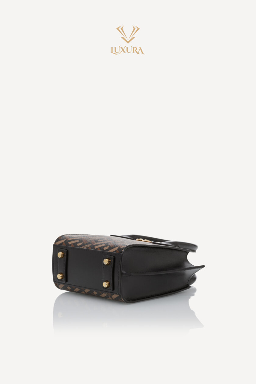 <span style="font-size: 10px; color: rgb(101, 101, 101);letter-spacing: .15em;">BEST DEAL</span><br><strong> VERSACE </strong><br><div style="margin-top:10px;font-size:16px;">La Greca Virtus V Mini Bag </div><br> - Image 18