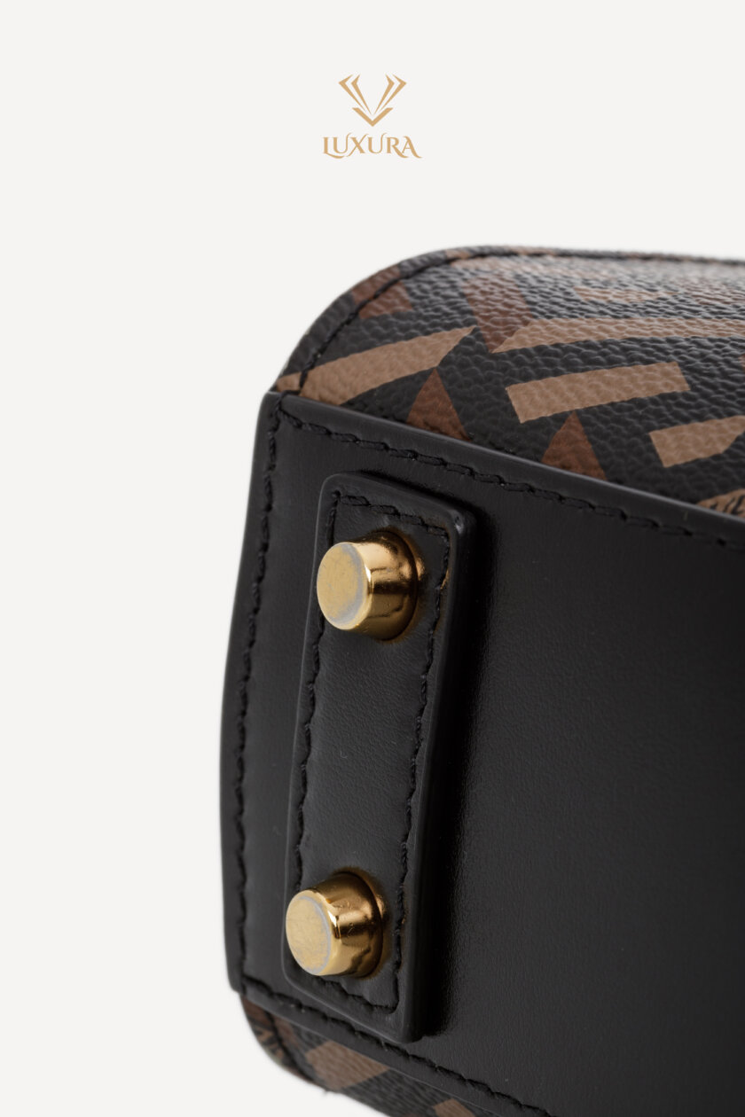 <span style="font-size: 10px; color: rgb(101, 101, 101);letter-spacing: .15em;">BEST DEAL</span><br><strong> VERSACE </strong><br><div style="margin-top:10px;font-size:16px;">La Greca Virtus V Mini Bag </div><br> - Image 17