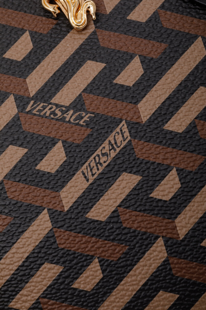 <span style="font-size: 10px; color: rgb(101, 101, 101);letter-spacing: .15em;">BEST DEAL</span><br><strong> VERSACE </strong><br><div style="margin-top:10px;font-size:16px;">La Greca Virtus V Mini Bag </div><br> - Image 12
