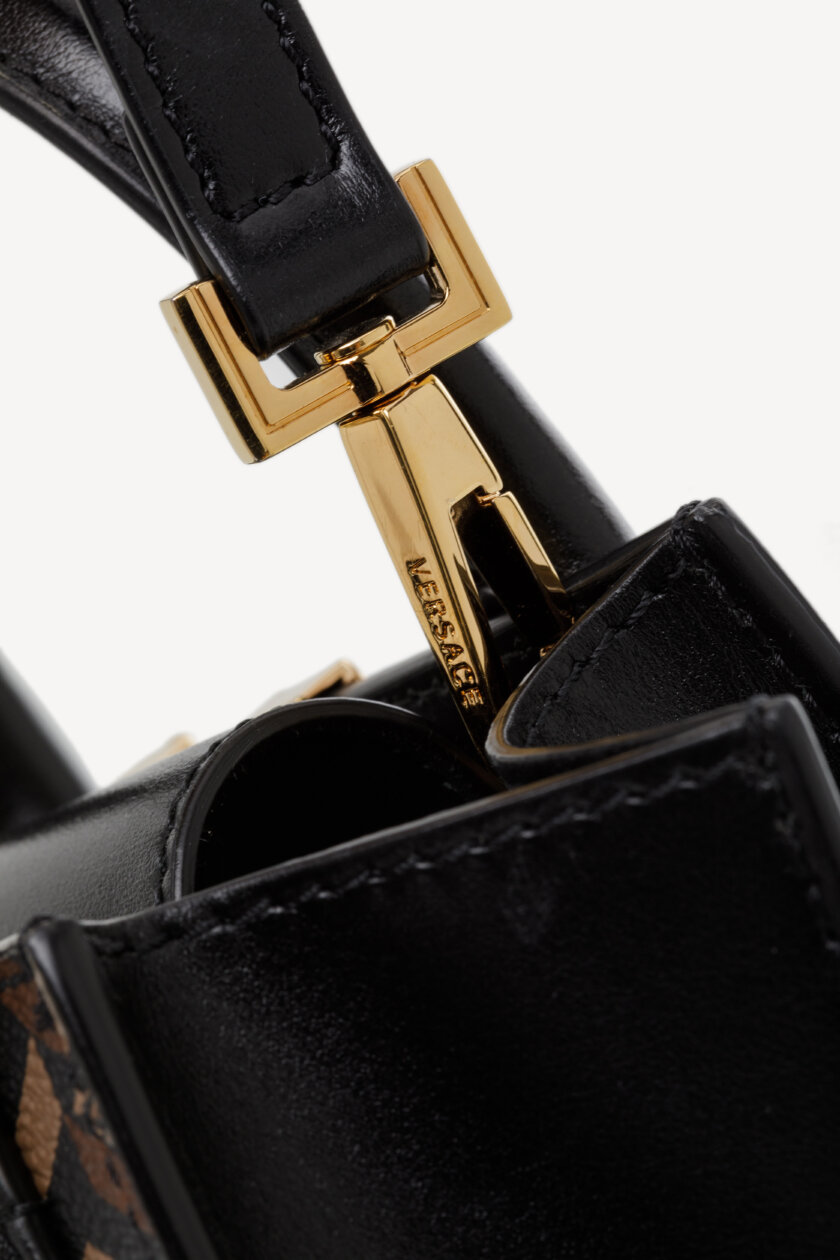 <span style="font-size: 10px; color: rgb(101, 101, 101);letter-spacing: .15em;">BEST DEAL</span><br><strong> VERSACE </strong><br><div style="margin-top:10px;font-size:16px;">La Greca Virtus V Mini Bag </div><br> - Image 15