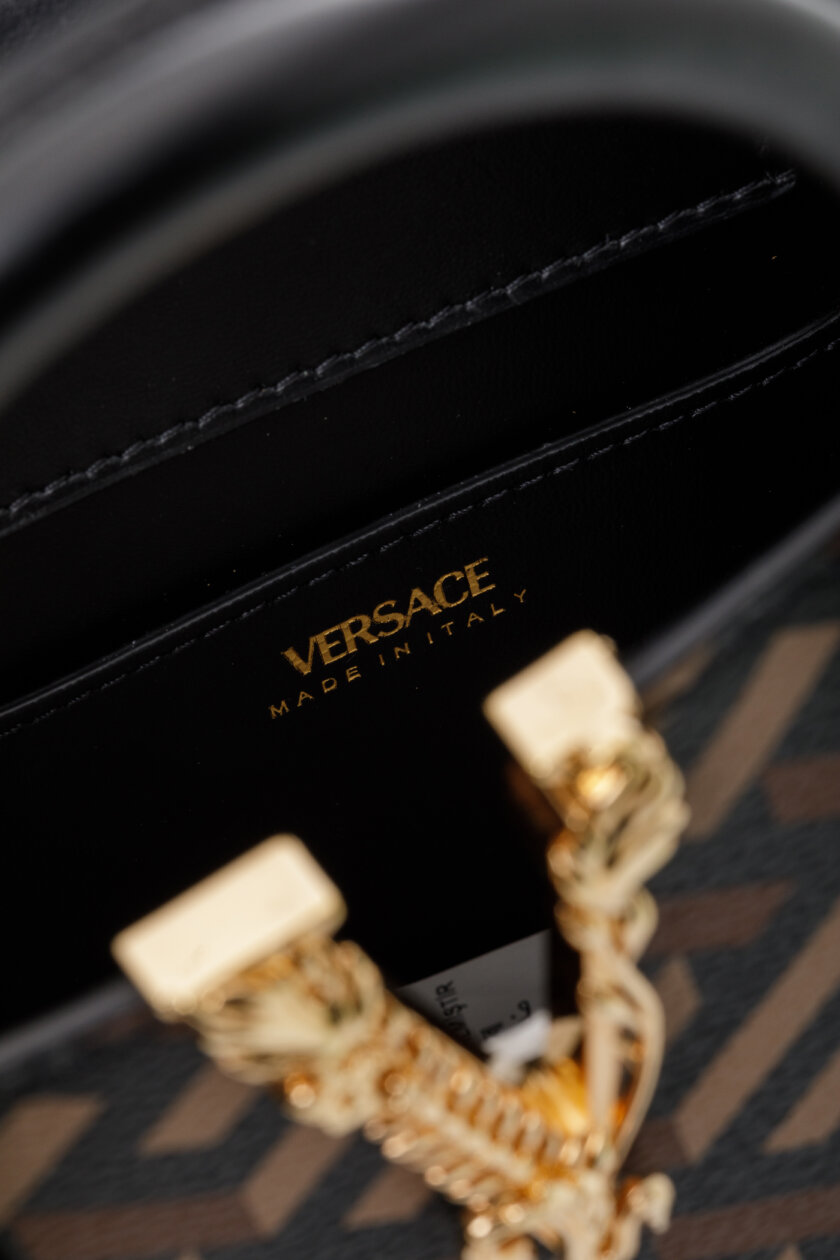<span style="font-size: 10px; color: rgb(101, 101, 101);letter-spacing: .15em;">BEST DEAL</span><br><strong> VERSACE </strong><br><div style="margin-top:10px;font-size:16px;">La Greca Virtus V Mini Bag </div><br> - Image 13