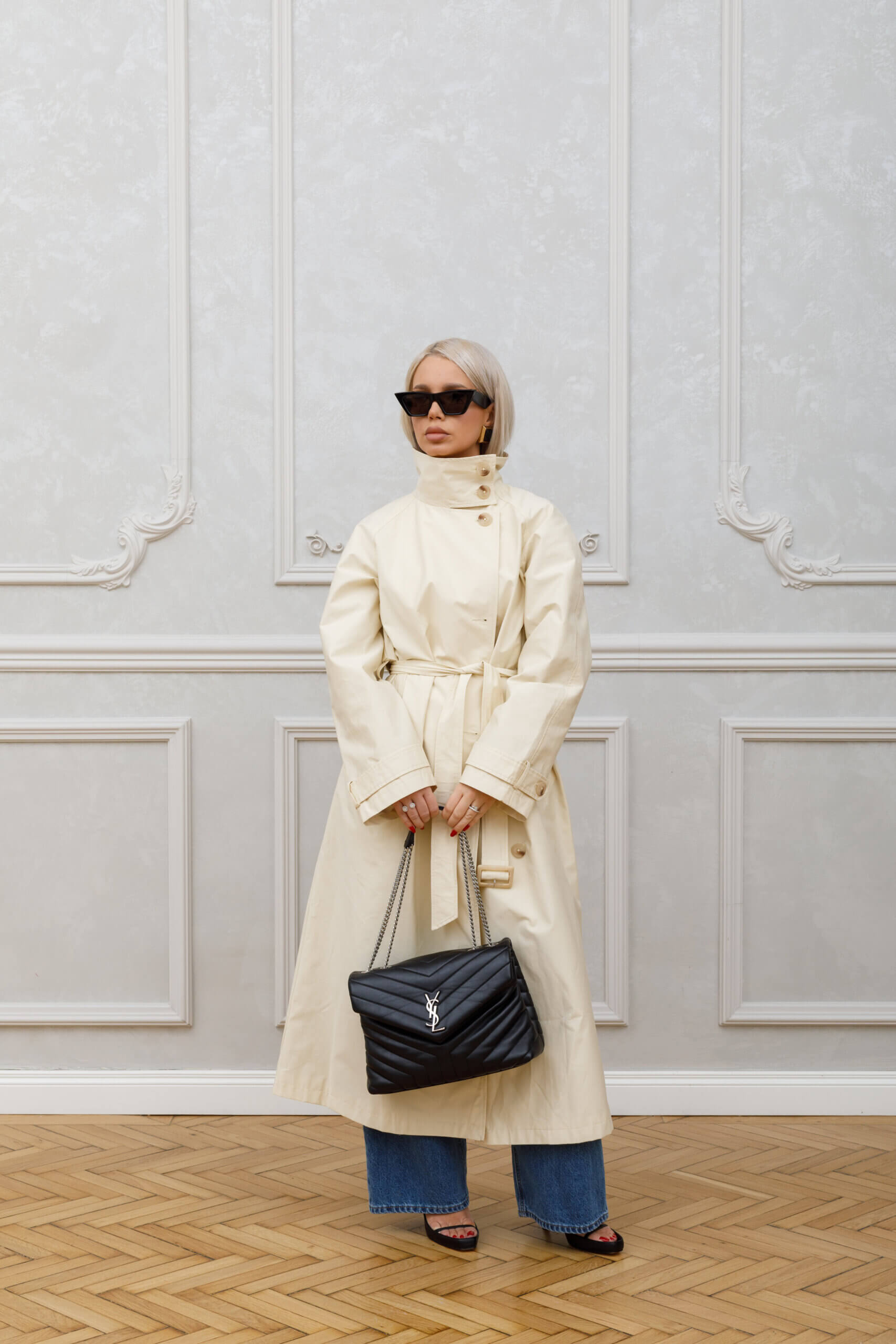 <span style="font-size: 10px; color: rgb(101, 101, 101);letter-spacing: .15em;">BEST DEAL</span><br><strong> SAINT LAURENT </strong><br><div style="margin-top:10px; font-size:16px;"> Calfskin Y Quilted Monogram Medium Loulou Chain Satchel Black </div><br> - Image 6