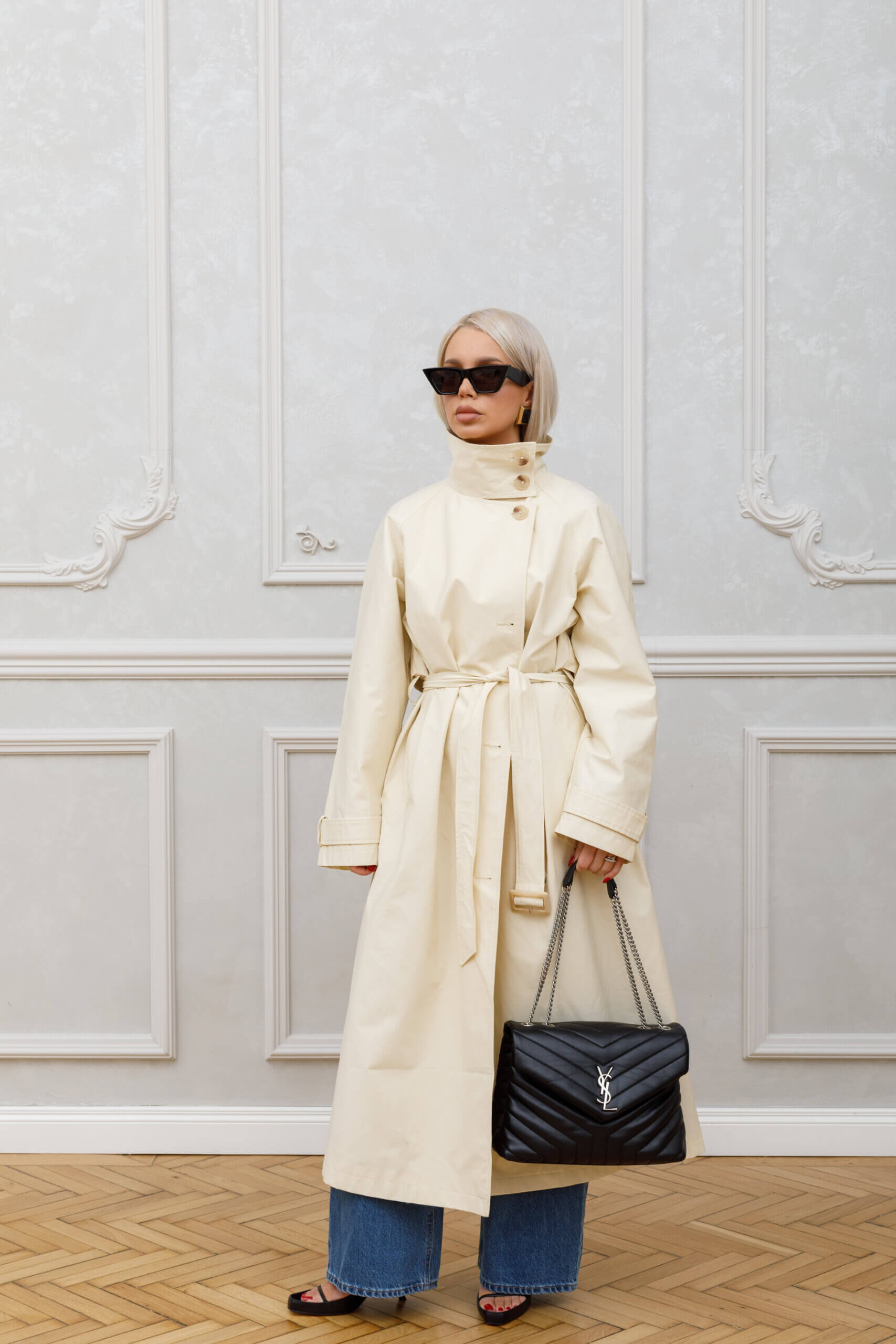 <span style="font-size: 10px; color: rgb(101, 101, 101);letter-spacing: .15em;">BEST DEAL</span><br><strong> SAINT LAURENT </strong><br><div style="margin-top:10px; font-size:16px;"> Calfskin Y Quilted Monogram Medium Loulou Chain Satchel Black </div><br> - Image 2