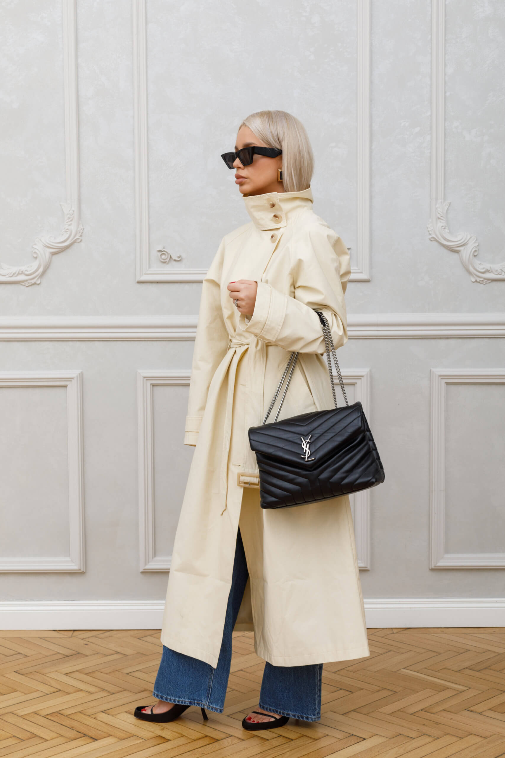 <span style="font-size: 10px; color: rgb(101, 101, 101);letter-spacing: .15em;">BEST DEAL</span><br><strong> SAINT LAURENT </strong><br><div style="margin-top:10px; font-size:16px;"> Calfskin Y Quilted Monogram Medium Loulou Chain Satchel Black </div><br> - Image 4