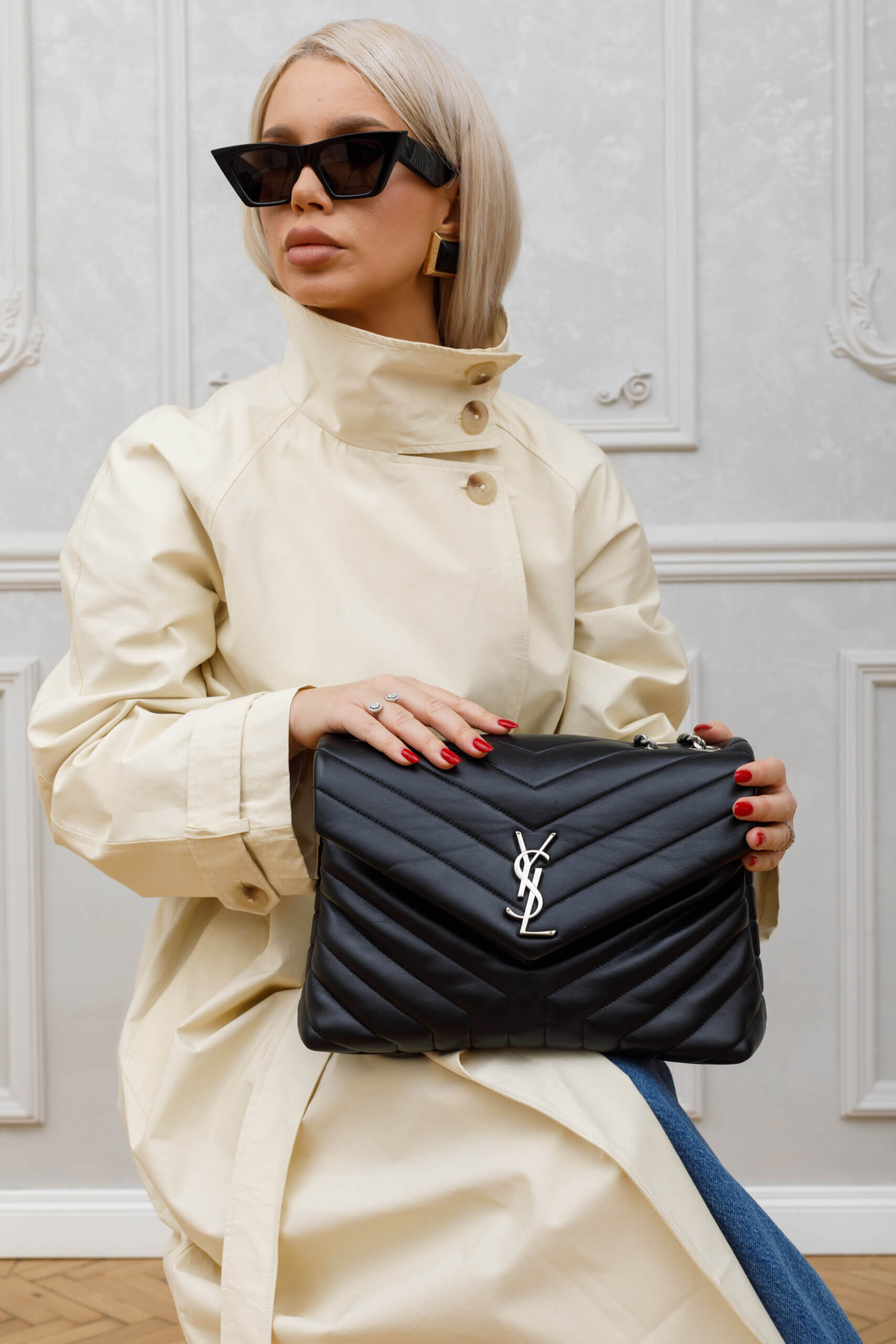 <span style="font-size: 10px; color: rgb(101, 101, 101);letter-spacing: .15em;">BEST DEAL</span><br><strong> SAINT LAURENT </strong><br><div style="margin-top:10px; font-size:16px;"> Calfskin Y Quilted Monogram Medium Loulou Chain Satchel Black </div><br> - Image 7