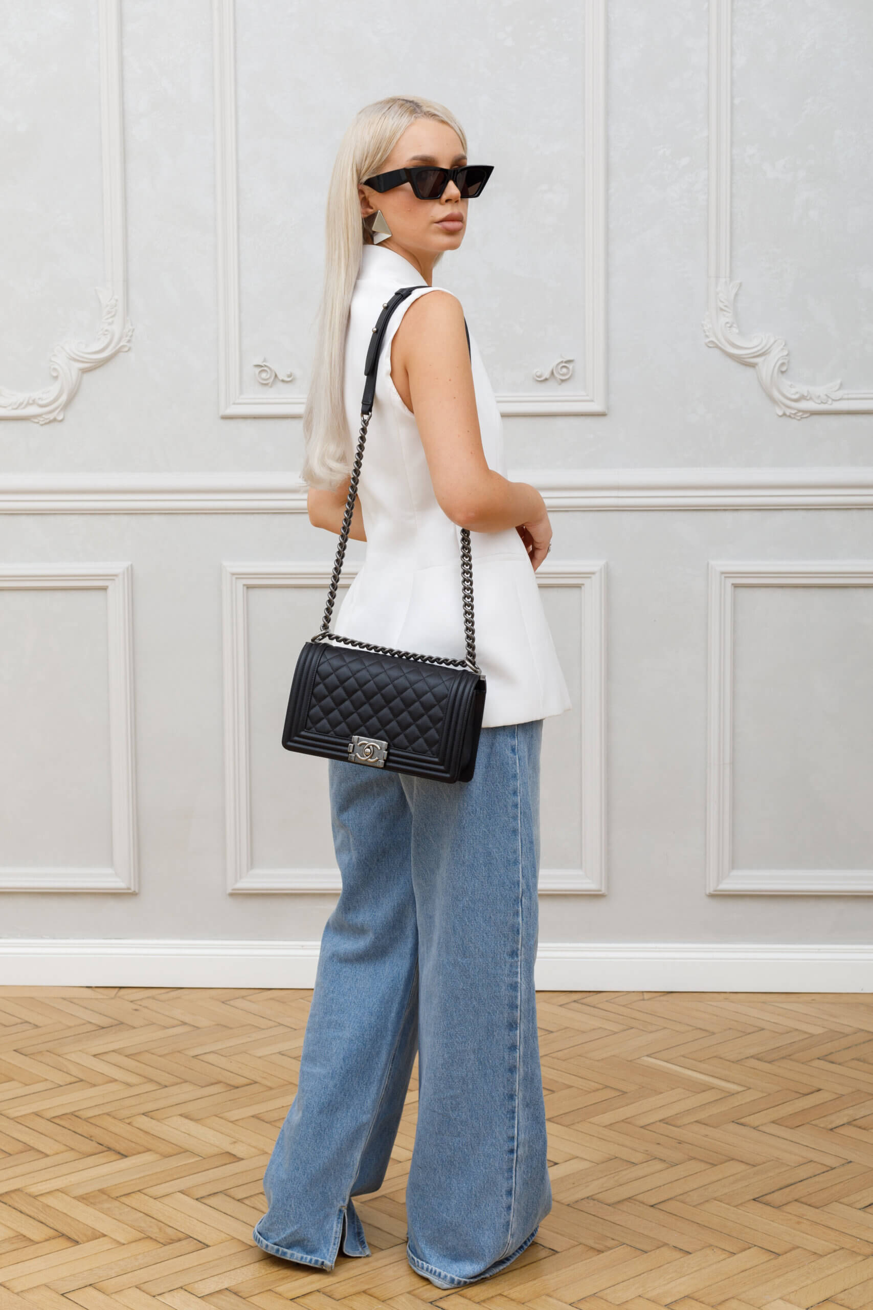 <span style="font-size: 10px; color: rgb(101, 101, 101);letter-spacing: .15em;">HARD TO FIND</span><br><strong> CHANEL </strong><br><div style="margin-top:10px;font-size:16px;"> Caviar Quilted Medium Boy Flap Black </div><br> - Image 3