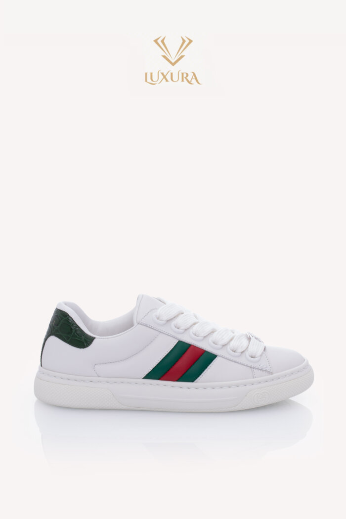 <span style="font-size: 10px; color: rgb(101, 101, 101);letter-spacing: .15em;">HARD TO FIND</span><br><strong> GUCCI </strong><br><div style="margin-top:10px; font-size:16px; font-weight:500;">Ace trainer with Web Crocodile-Embossed Leather 37</div><br>