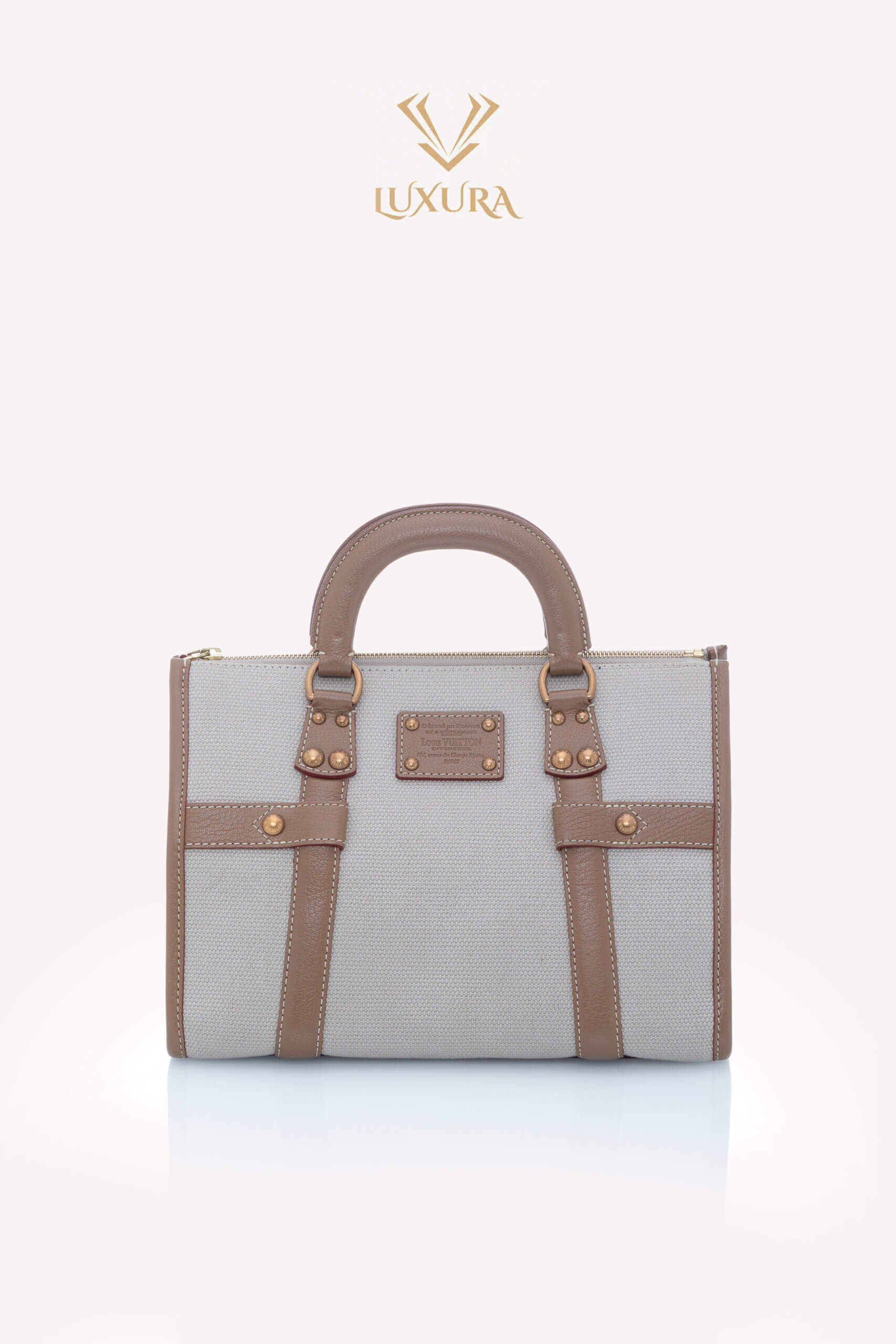 <span style="font-size: 10px; color: rgb(101, 101, 101);letter-spacing: .15em;">BEST DEAL </span><br><strong> LOUIS VUITTON </strong><br><div style="margin-top:10px; font-size:16px;"> Toile Trianon Sac Neverfull Weekender 30 Beige </div><br>