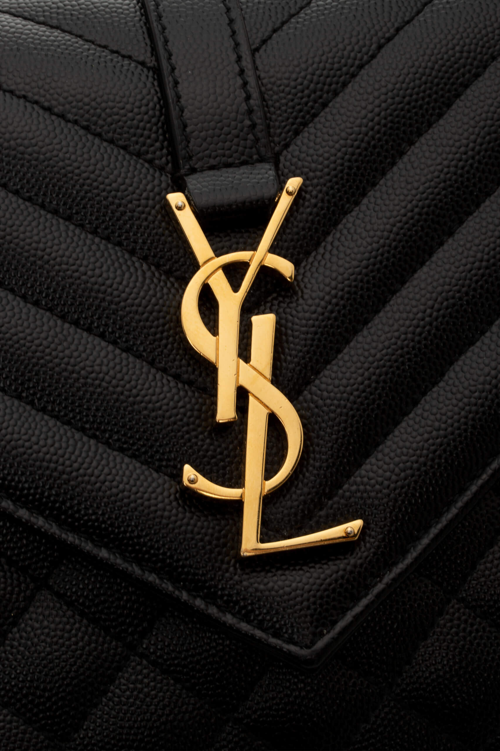 <span style="font-size: 10px; color: rgb(101, 101, 101);letter-spacing: .15em;">HARD TO FIND</span><br><strong> SAINT LAURENT </strong><br><div style="margin-top:10px; font-size:16px;">Envelope Medium in Quilted Grain de Poudre Embossed Leather Black</div><br> - Image 11