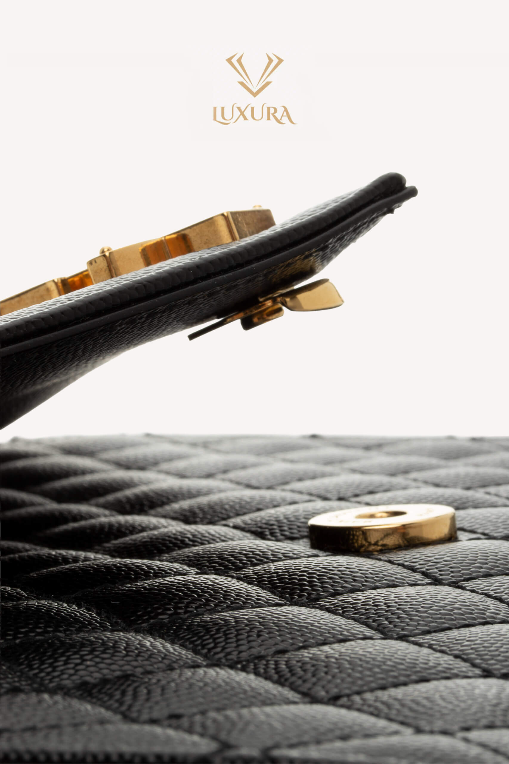 <span style="font-size: 10px; color: rgb(101, 101, 101);letter-spacing: .15em;">HARD TO FIND</span><br><strong> SAINT LAURENT </strong><br><div style="margin-top:10px; font-size:16px;">Envelope Medium in Quilted Grain de Poudre Embossed Leather Black</div><br> - Image 18