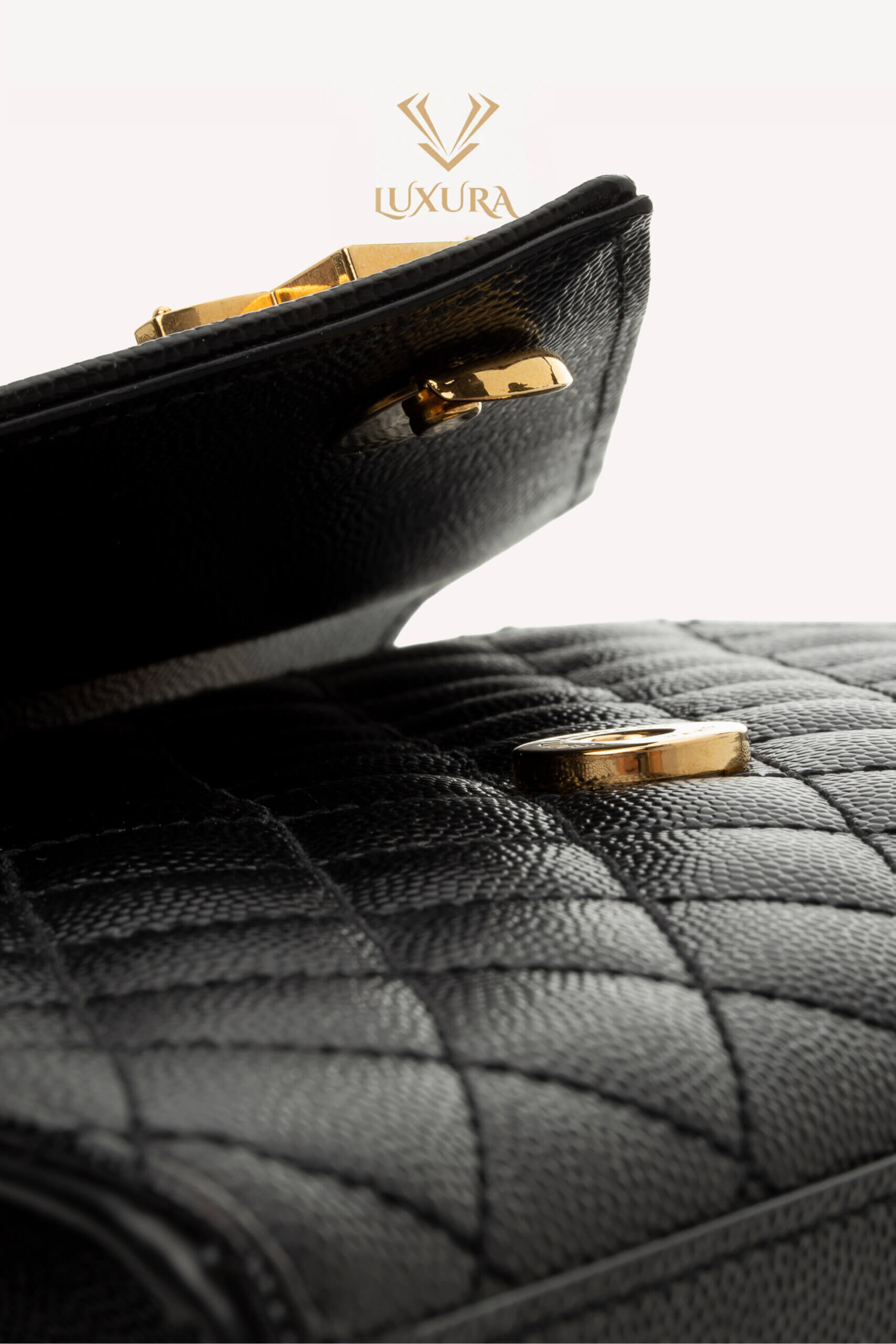 <span style="font-size: 10px; color: rgb(101, 101, 101);letter-spacing: .15em;">HARD TO FIND</span><br><strong> SAINT LAURENT </strong><br><div style="margin-top:10px; font-size:16px;">Envelope Medium in Quilted Grain de Poudre Embossed Leather Black</div><br> - Image 15