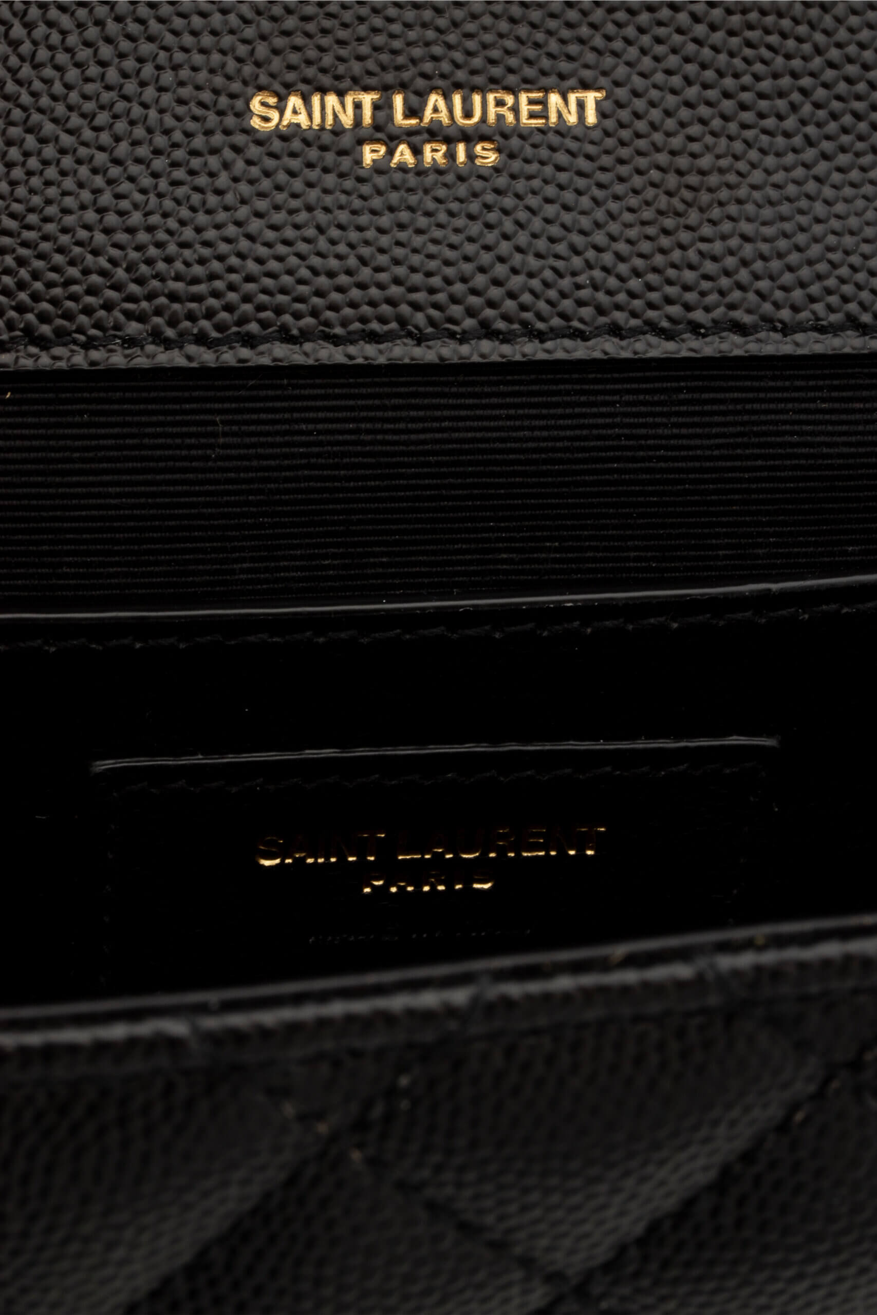 <span style="font-size: 10px; color: rgb(101, 101, 101);letter-spacing: .15em;">HARD TO FIND</span><br><strong> SAINT LAURENT </strong><br><div style="margin-top:10px; font-size:16px;">Envelope Medium in Quilted Grain de Poudre Embossed Leather Black</div><br> - Image 17