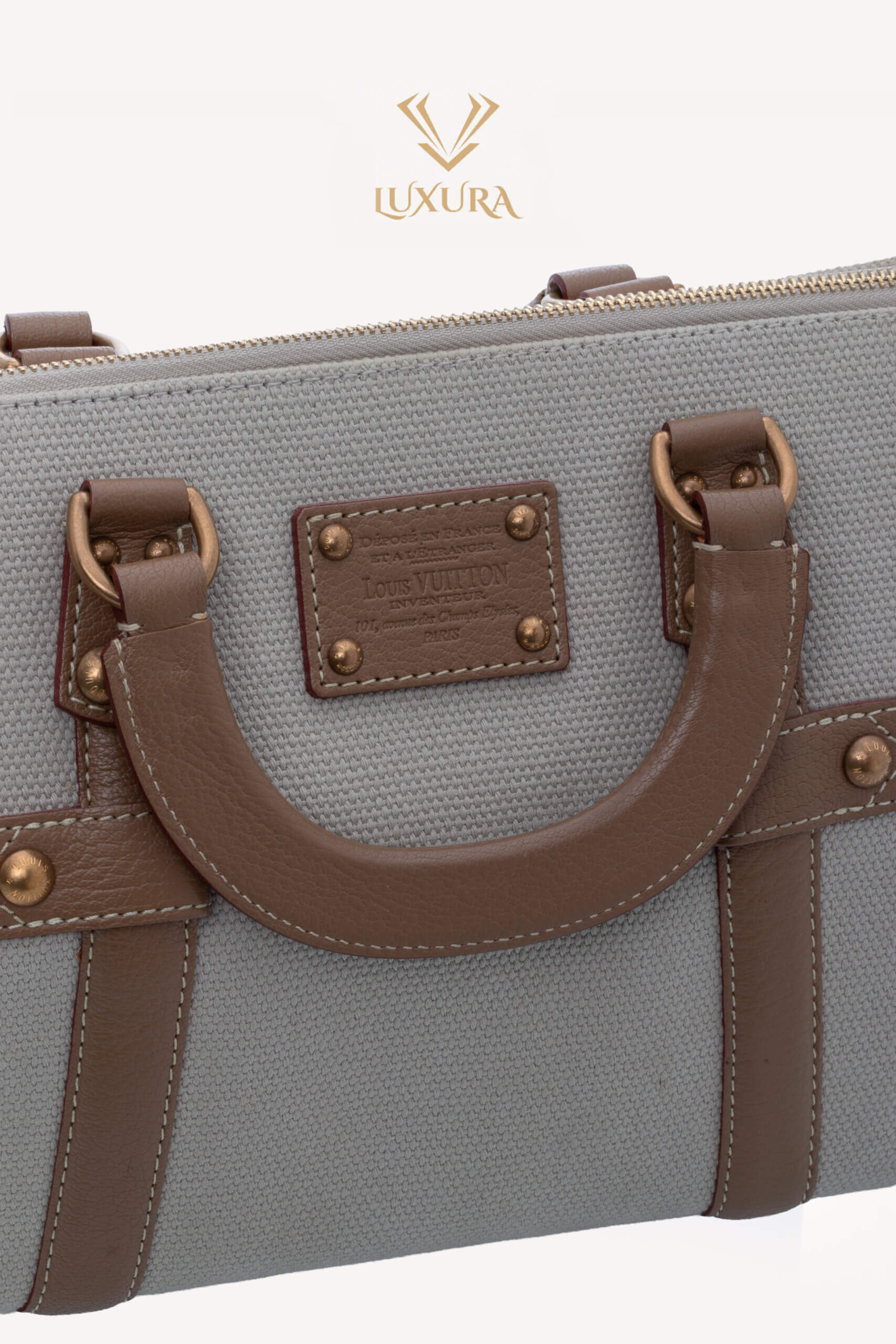 <span style="font-size: 10px; color: rgb(101, 101, 101);letter-spacing: .15em;">BEST DEAL </span><br><strong> LOUIS VUITTON </strong><br><div style="margin-top:10px; font-size:16px;"> Toile Trianon Sac Neverfull Weekender 30 Beige </div><br> - Image 7