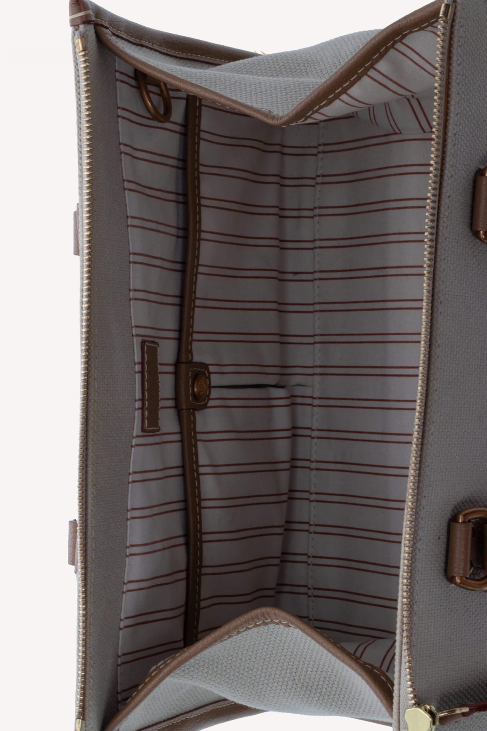 <span style="font-size: 10px; color: rgb(101, 101, 101);letter-spacing: .15em;">BEST DEAL </span><br><strong> LOUIS VUITTON </strong><br><div style="margin-top:10px; font-size:16px;"> Toile Trianon Sac Neverfull Weekender 30 Beige </div><br> - Image 17