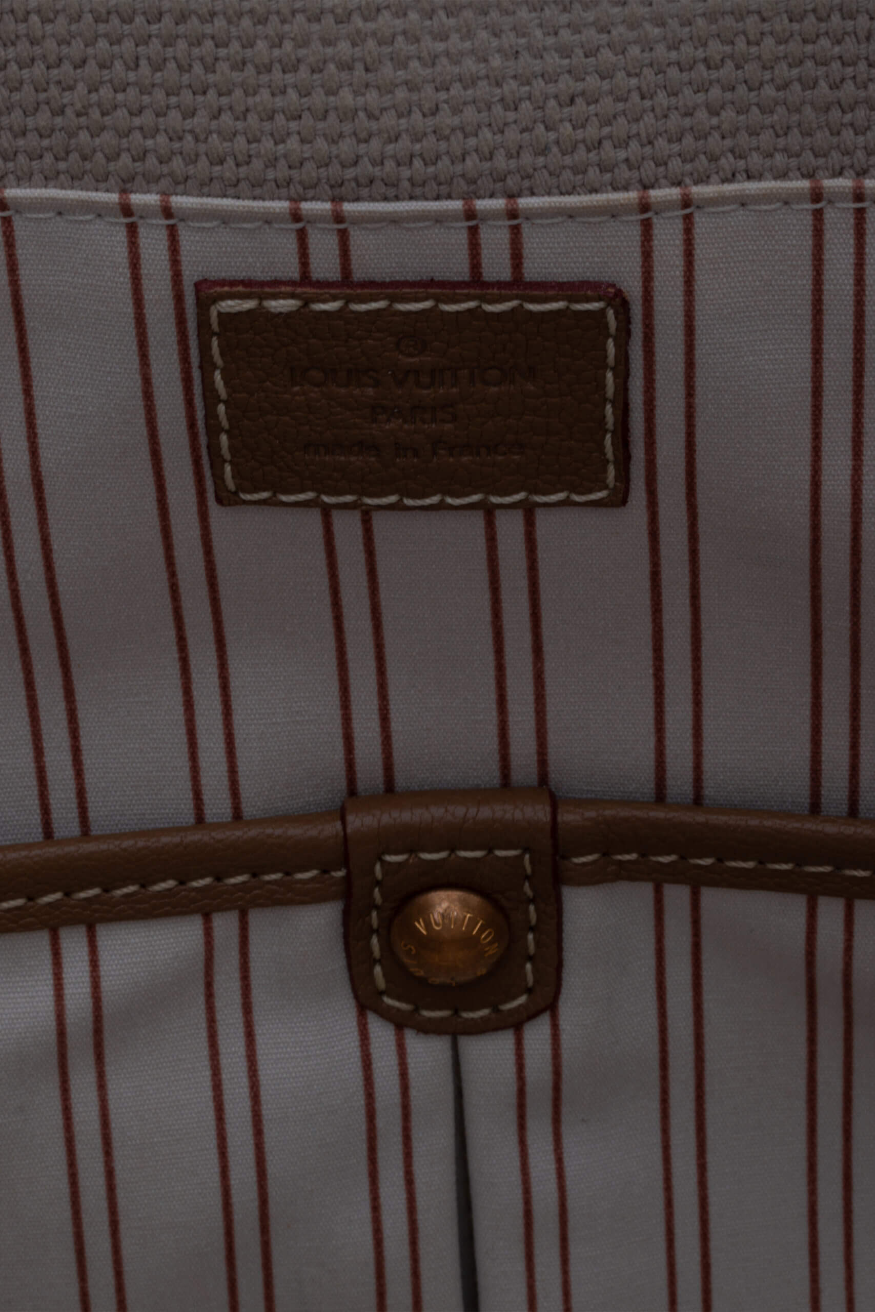 <span style="font-size: 10px; color: rgb(101, 101, 101);letter-spacing: .15em;">BEST DEAL </span><br><strong> LOUIS VUITTON </strong><br><div style="margin-top:10px; font-size:16px;"> Toile Trianon Sac Neverfull Weekender 30 Beige </div><br> - Image 18