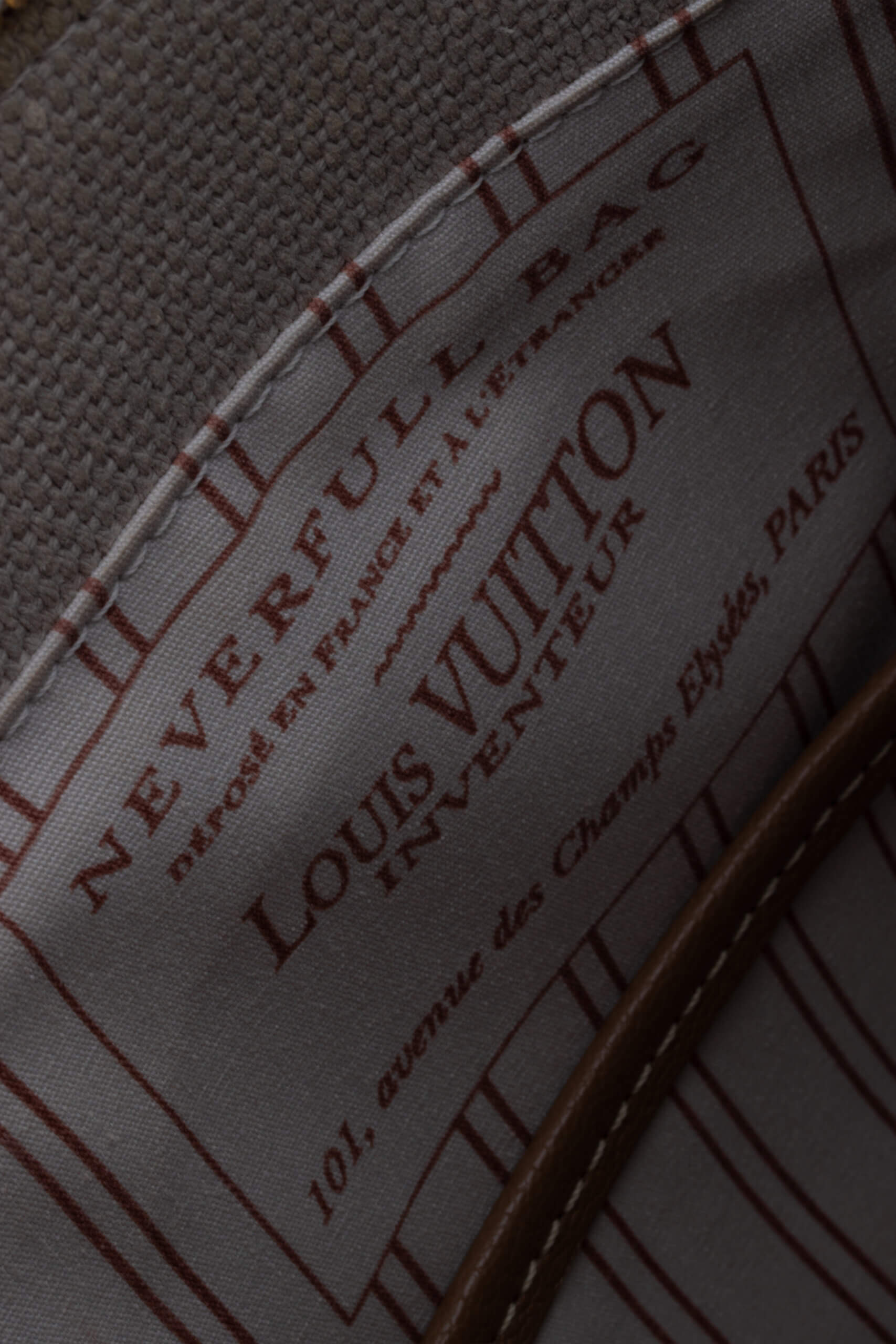 <span style="font-size: 10px; color: rgb(101, 101, 101);letter-spacing: .15em;">BEST DEAL </span><br><strong> LOUIS VUITTON </strong><br><div style="margin-top:10px; font-size:16px;"> Toile Trianon Sac Neverfull Weekender 30 Beige </div><br> - Image 20