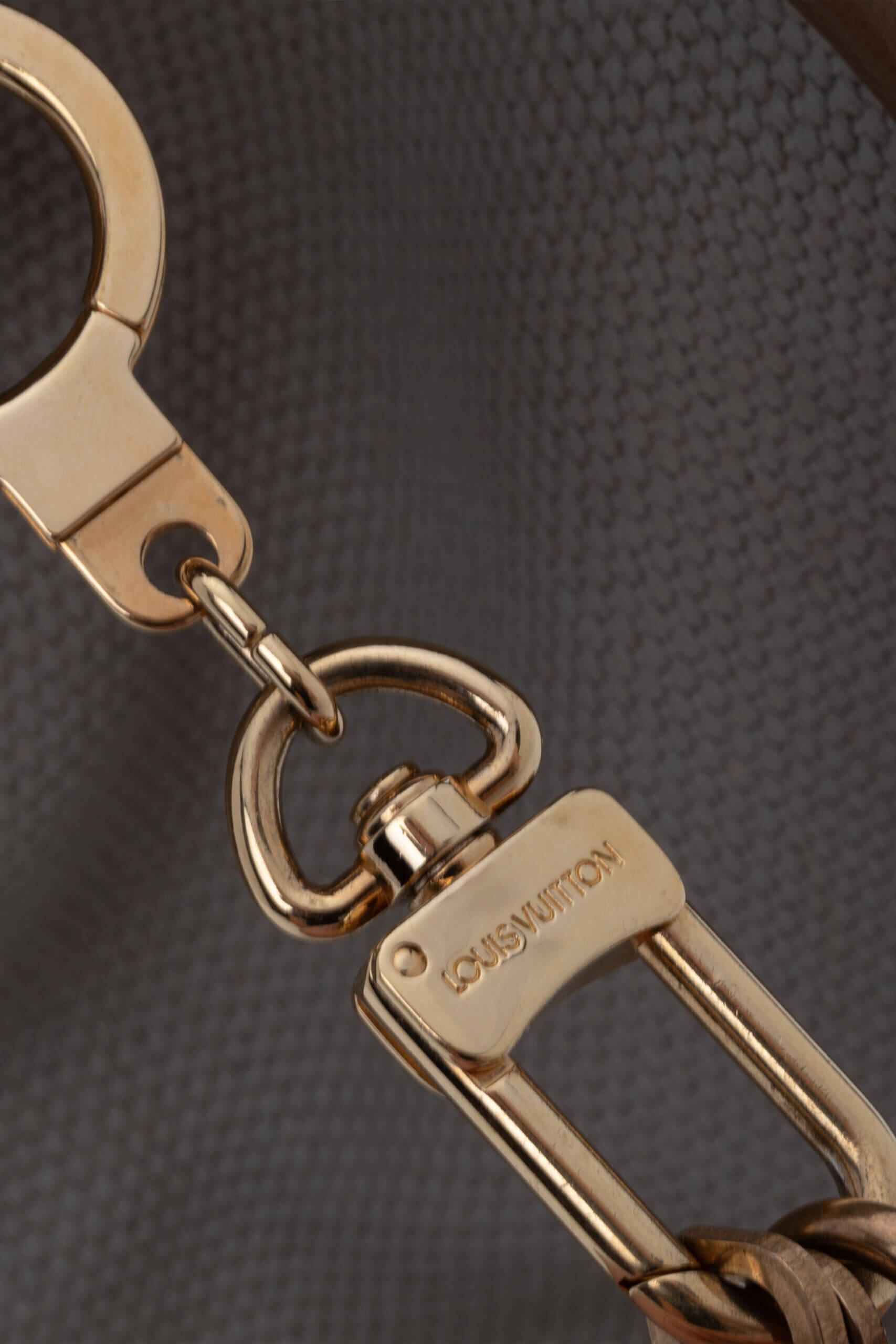 <span style="font-size: 10px; color: rgb(101, 101, 101);letter-spacing: .15em;">BEST DEAL </span><br><strong> LOUIS VUITTON </strong><br><div style="margin-top:10px; font-size:16px;"> Toile Trianon Sac Neverfull Weekender 30 Beige </div><br> - Image 11