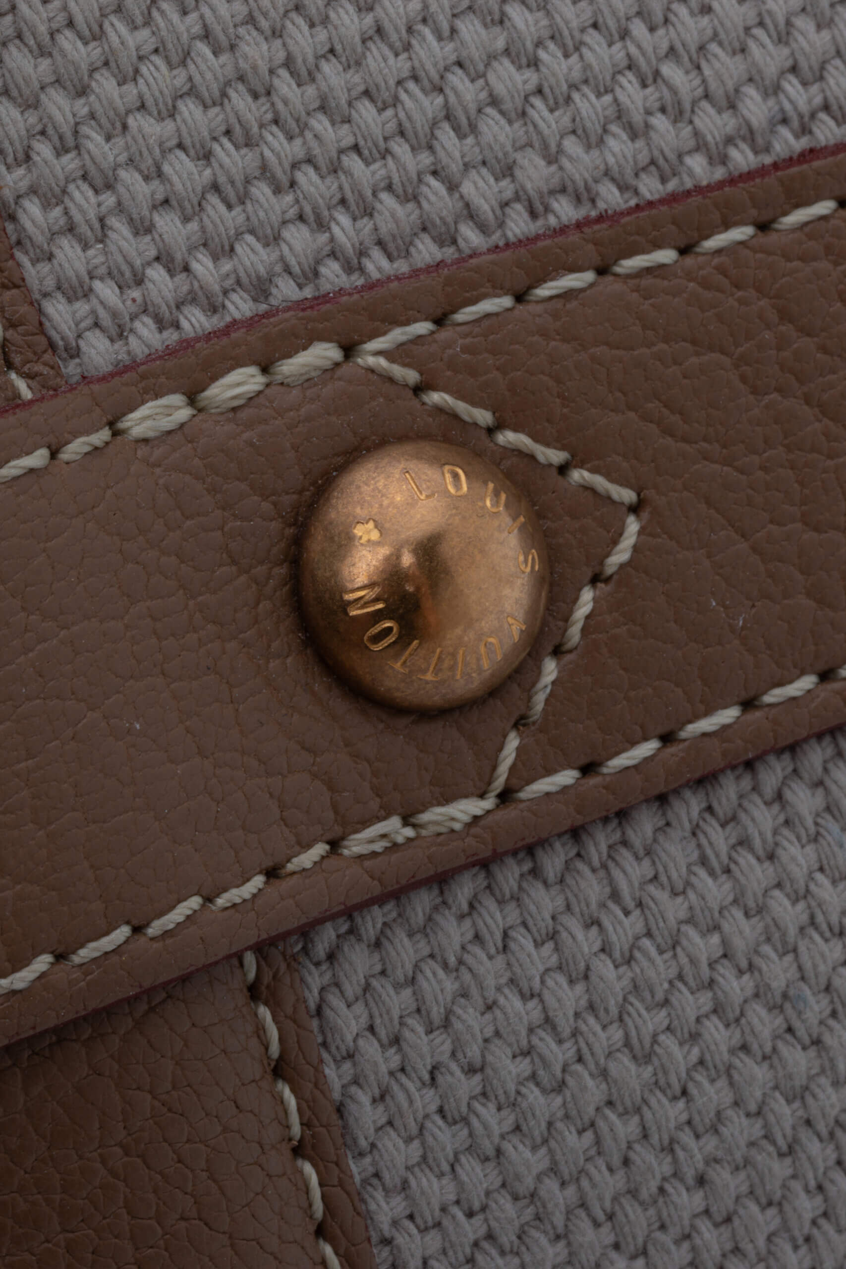 <span style="font-size: 10px; color: rgb(101, 101, 101);letter-spacing: .15em;">BEST DEAL </span><br><strong> LOUIS VUITTON </strong><br><div style="margin-top:10px; font-size:16px;"> Toile Trianon Sac Neverfull Weekender 30 Beige </div><br> - Image 12